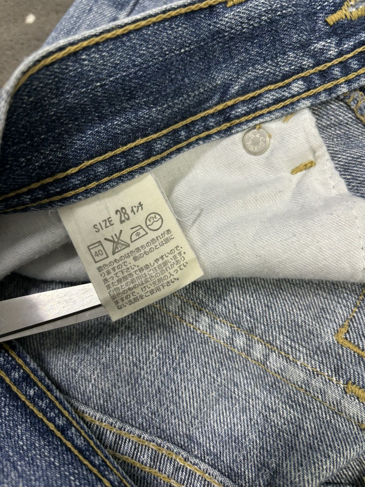 Levi's Vintage 2000s Levis Blue Washed Loose Fit Distressed Jeans Size US 29 - 20 Thumbnail