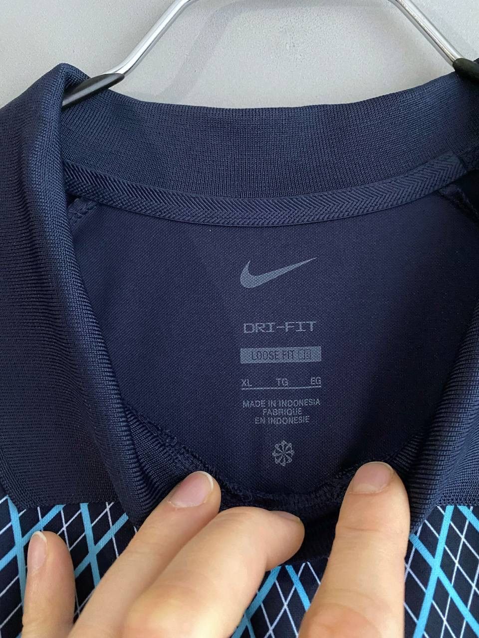 Nike Nike TN Tuned Air Men's Football Shirt, Size XL, HV6518-451 Size US XL / EU 56 / 4 - 9 Thumbnail