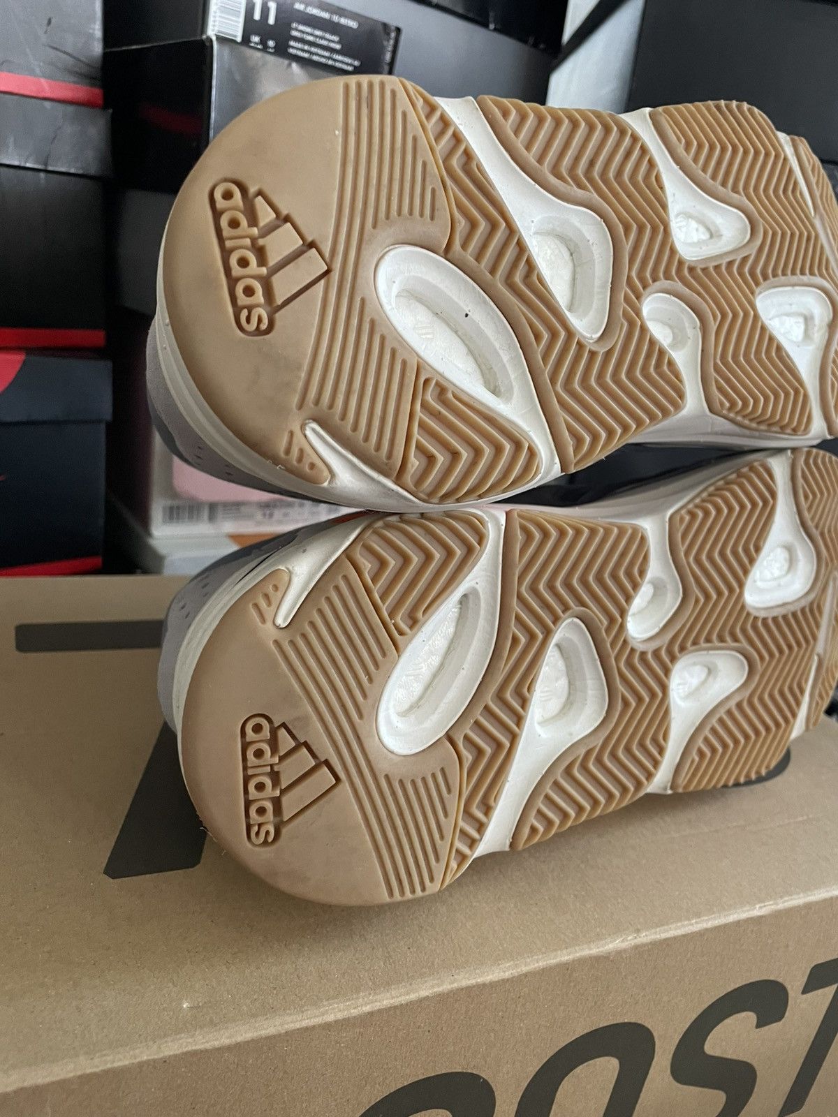 Yeezy Adidas Yeezy Boost 700 Magnet Size US 11 / EU 44 - 10 Thumbnail