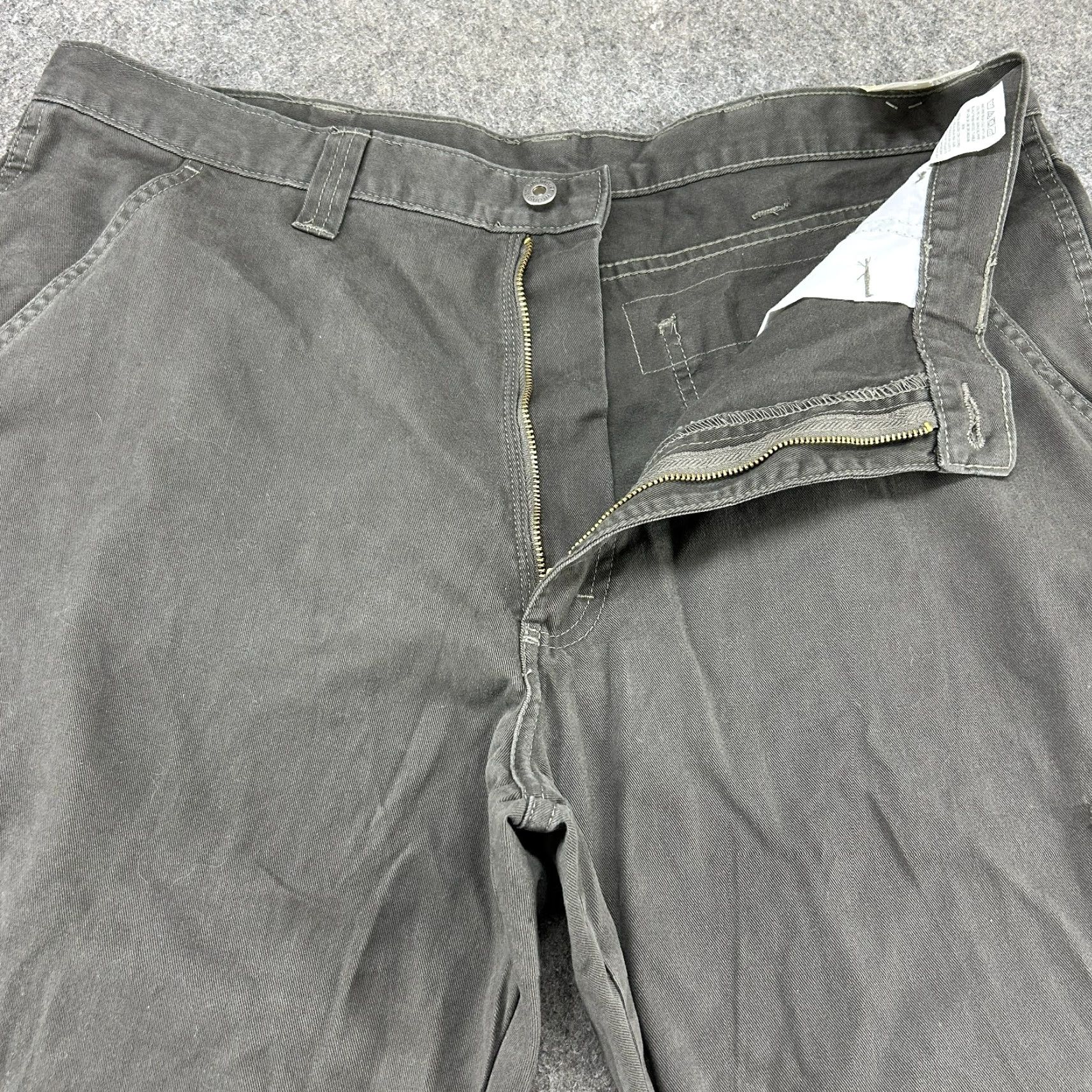 Wrangler Wrangler Pants Mens 38x30 Gray Cargo Canvas Relaxed Fit Workwear Cotton Stretch Pants Mens Regular 38 Gray Cargo Pocket Straight Inseam 30 Size US 38 / EU 54 - 2 Thumbnail