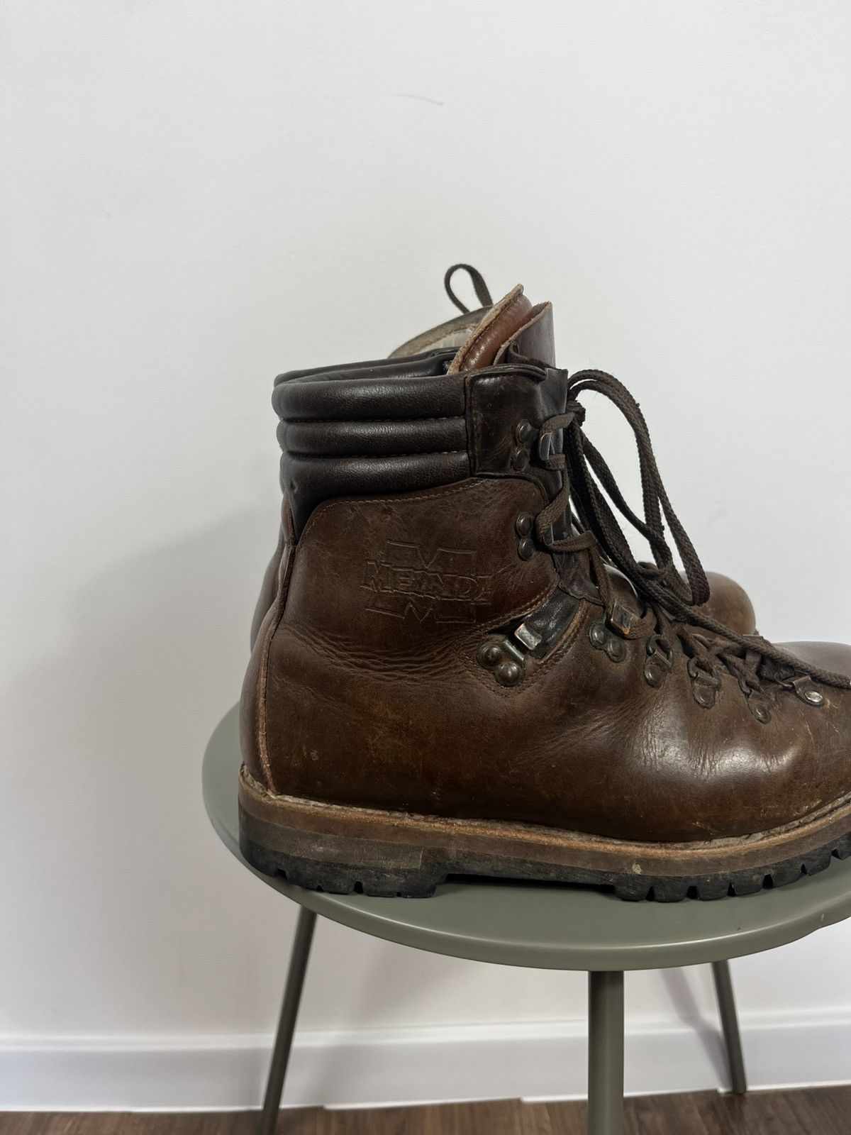 Other Meindl Men’s Leather Hiking Boots 9 Heavy Duty Vibram Sole Size US 9 / EU 42 - 3 Thumbnail