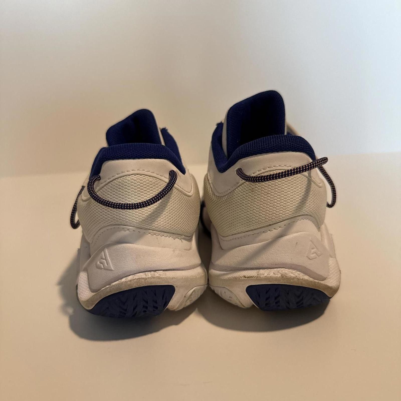 Nike Nike Sneakers Kid's 2.5Y White Trainer Giannis Size US 5 / EU 37 - 3 Thumbnail