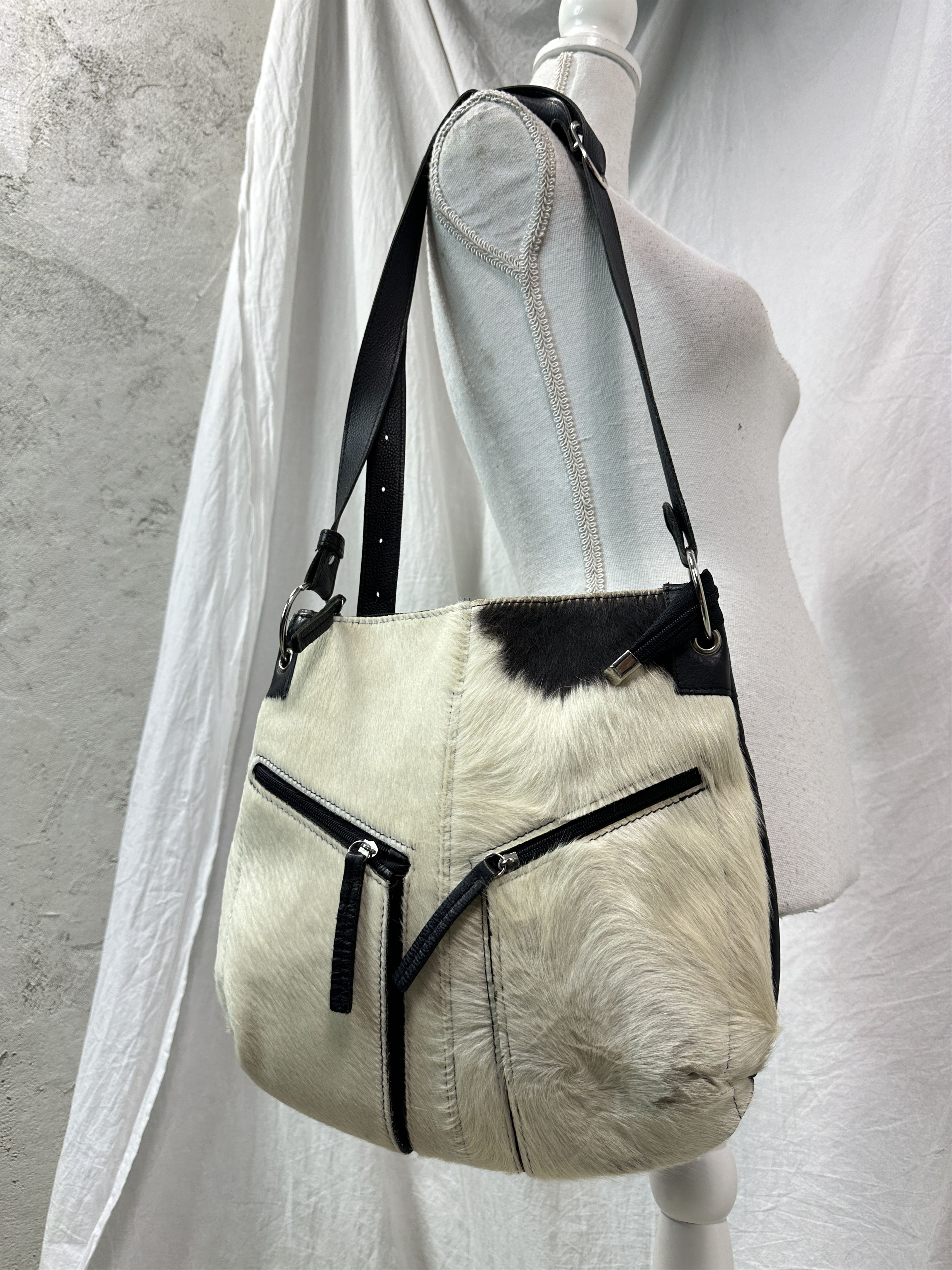 Vintage Vintage Avant Garde Leather Cowhide Bag 00s Size ONE SIZE - 1 Thumbnail