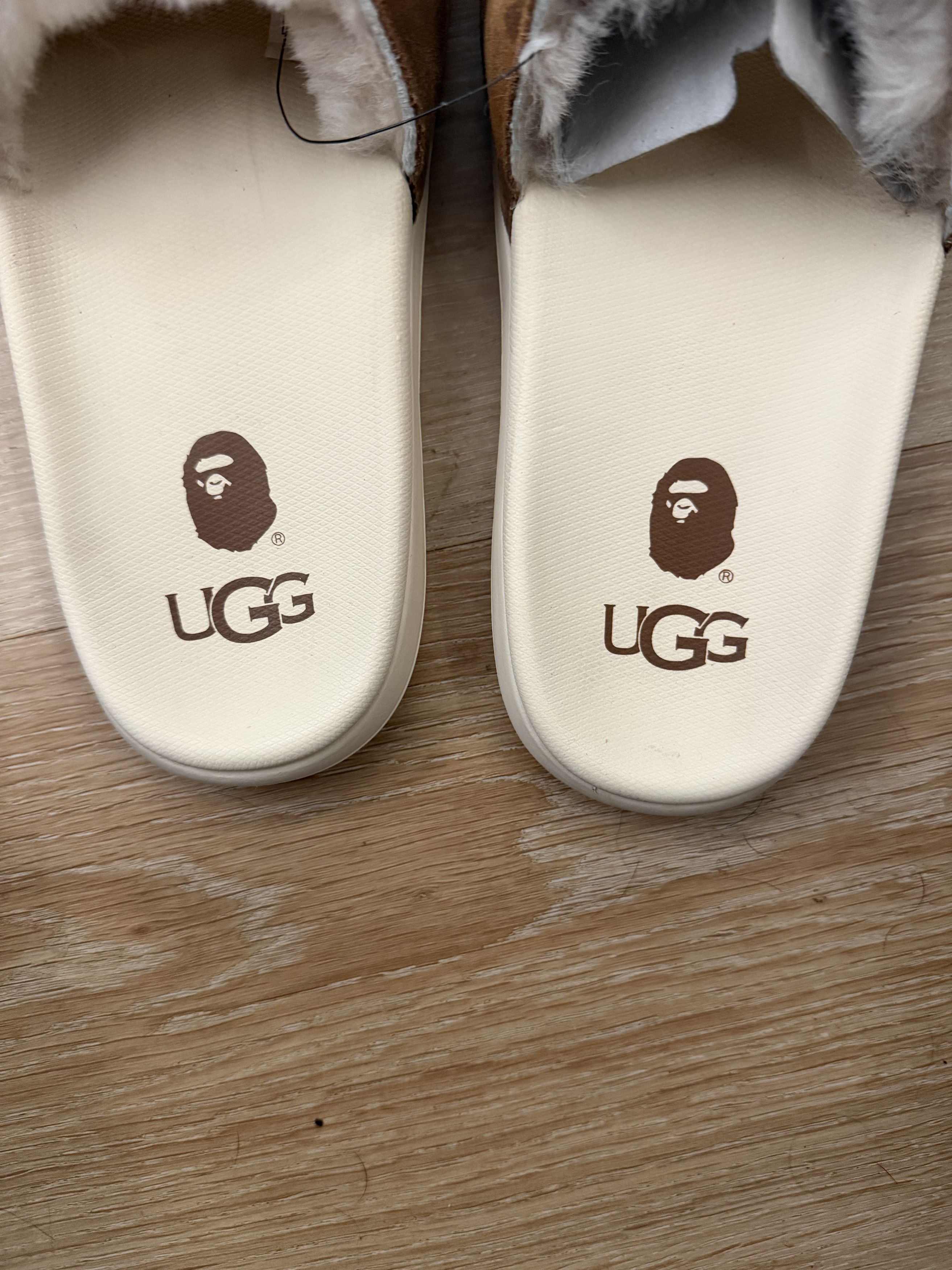 Bape × Ugg BAPE X UGG Xavier Fur Logo Slide Chestnut Size US 9 / EU 42 - 3 Thumbnail