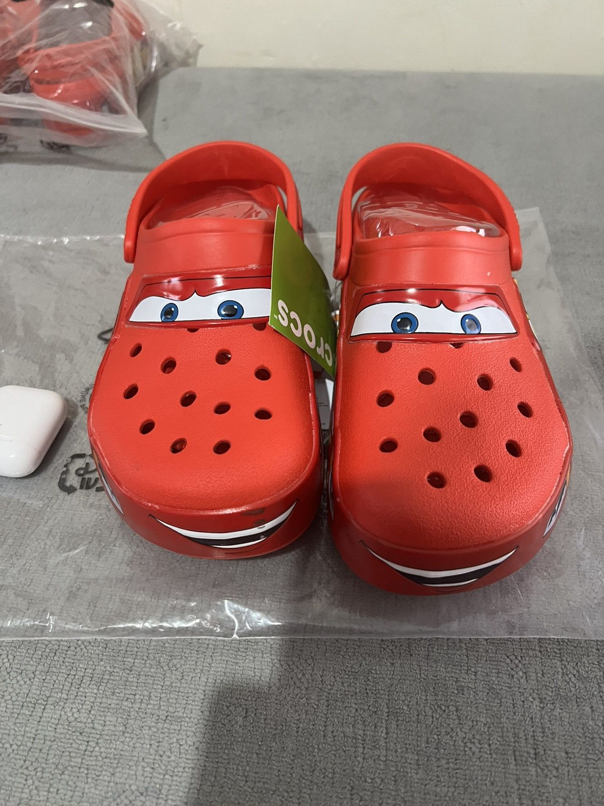 Crocs × Disney Lightening Mcqueen Crocs Size US 7 / EU 40 - 1 Thumbnail