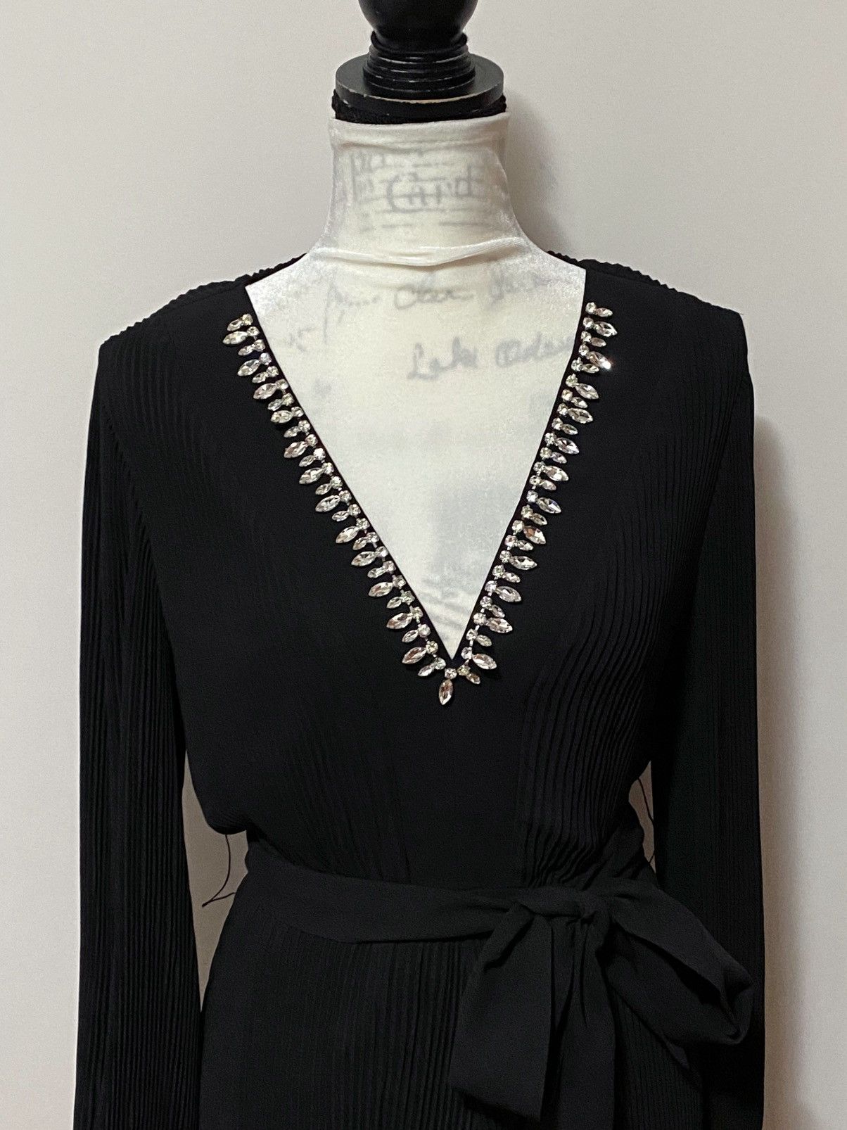 MILLY Milly Embellished Pleated V-Neck Minidress size 6 Size M / US 6-8 / IT 42-44 - 7 Thumbnail
