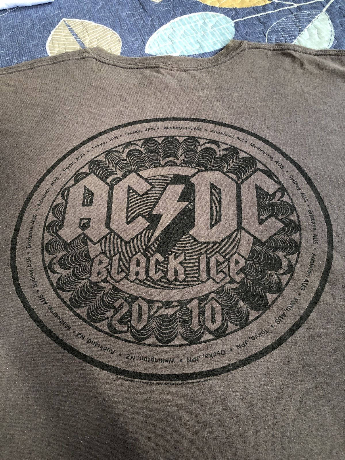 AC/DC 2010 AC/DC Black Ice Tour Tshirts Size US XXL / EU 58 / 5 - 4 Thumbnail