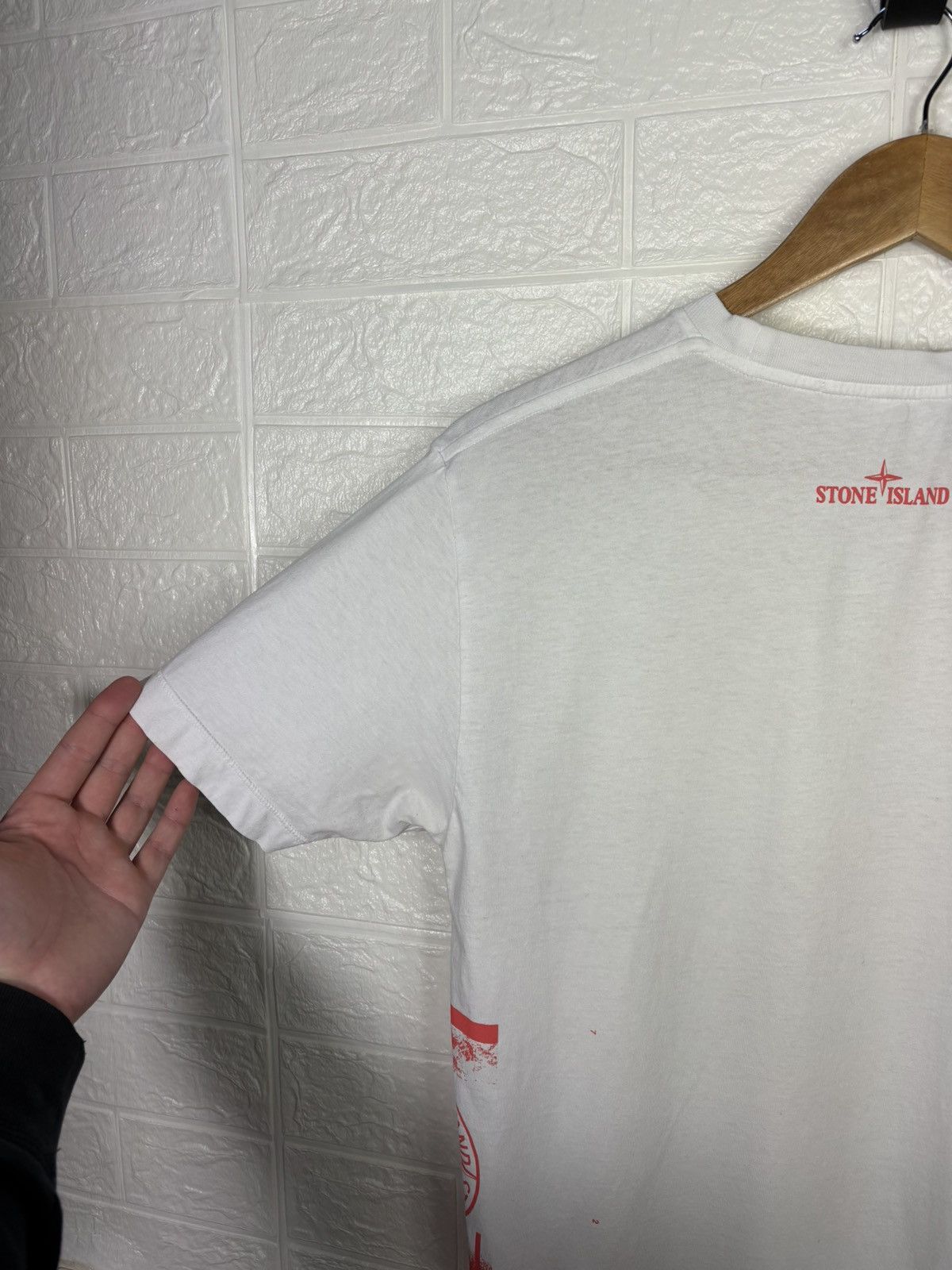 Stone Island Stone Island T-Shirt White Red Big Logo Size S Men’s Size US S / EU 44-46 / 1 - 12 Thumbnail