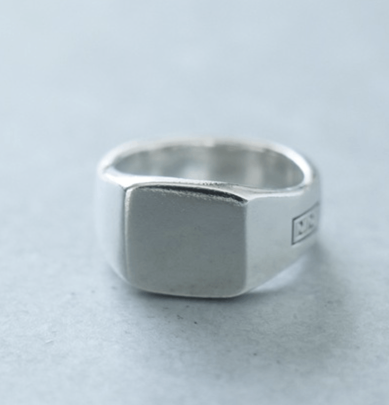 Number nine FLAT SQUARE TOP N(N) SIDE LOGO RING