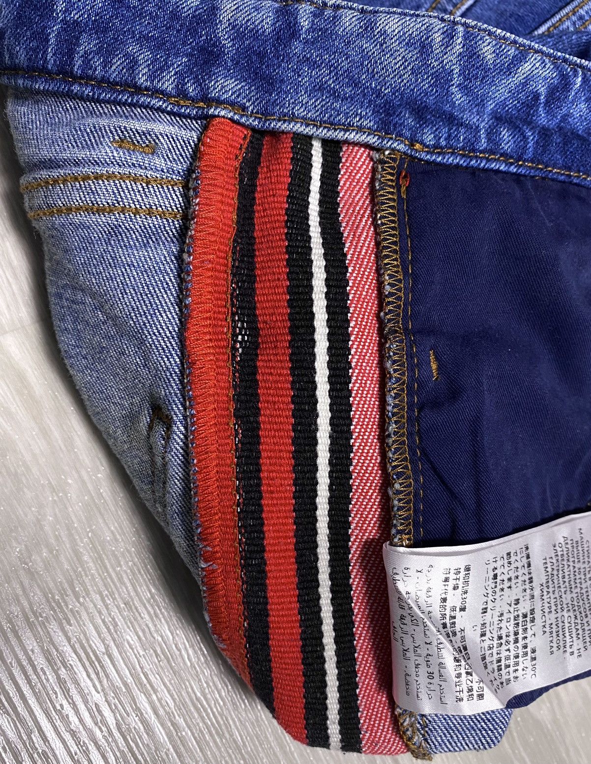 Alexander McQueen 2018 Alexander McQueen Side Stripe Washed Skinny Jeans Denim Size 26" / US 2 / IT 38 - 19 Thumbnail