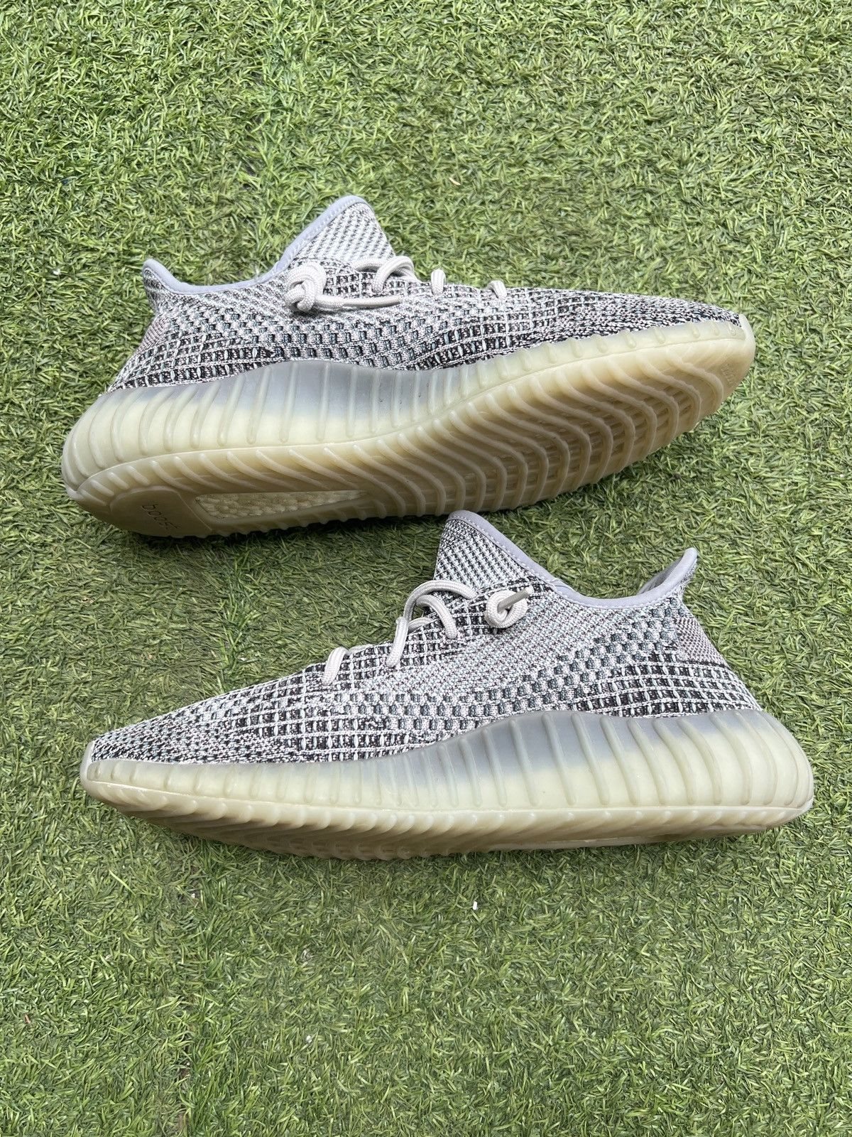 Yeezy adidas Yeezy Boost 350 V2 'Ash Blue' GY7657 Size US 10 / EU 43 - 3 Thumbnail