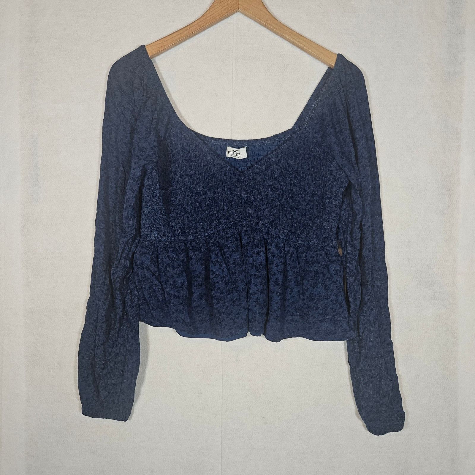Hollister Hollister Blue Long Sleeve Smocked off the shoulder Crop Top Size L / US 10 / IT 46 - 1 Thumbnail