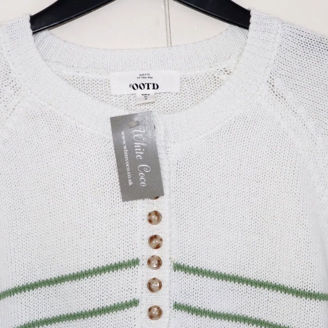 Vintage VINTAGE Outfit Of The Day Jumper Size M/L Womens White Green Striped 1/4 Button New with tags made in Italy and the lower sleeve areas Balloon out. Size M / US 6-8 / IT 42-44 - 3 Thumbnail