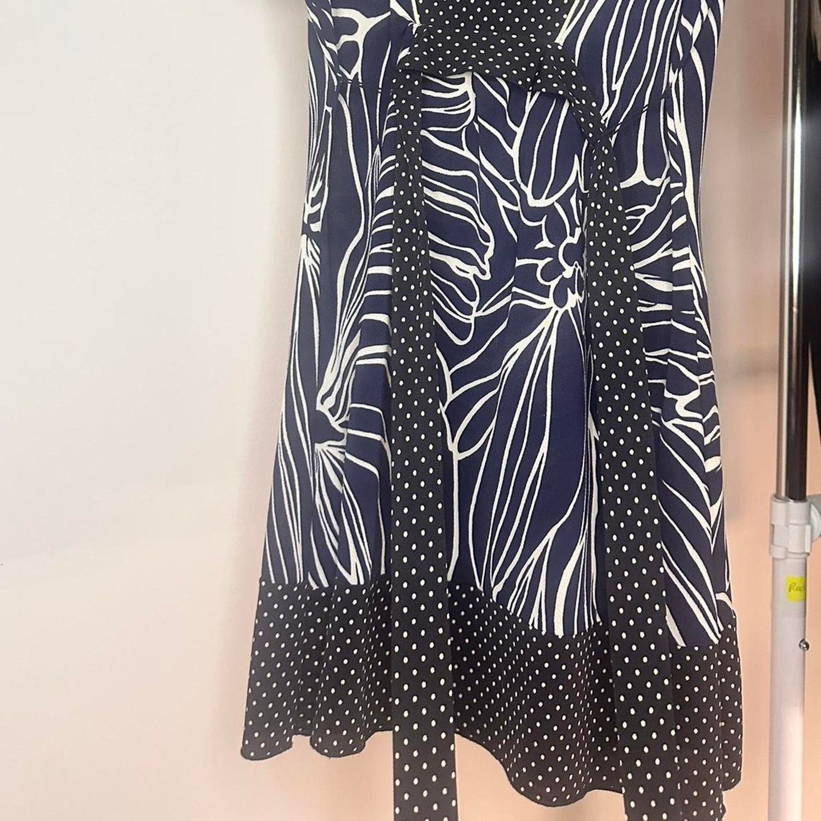Other Beautiful vintage dress size medium it has a belt Size M / US 6-8 / IT 42-44 - 2 Thumbnail