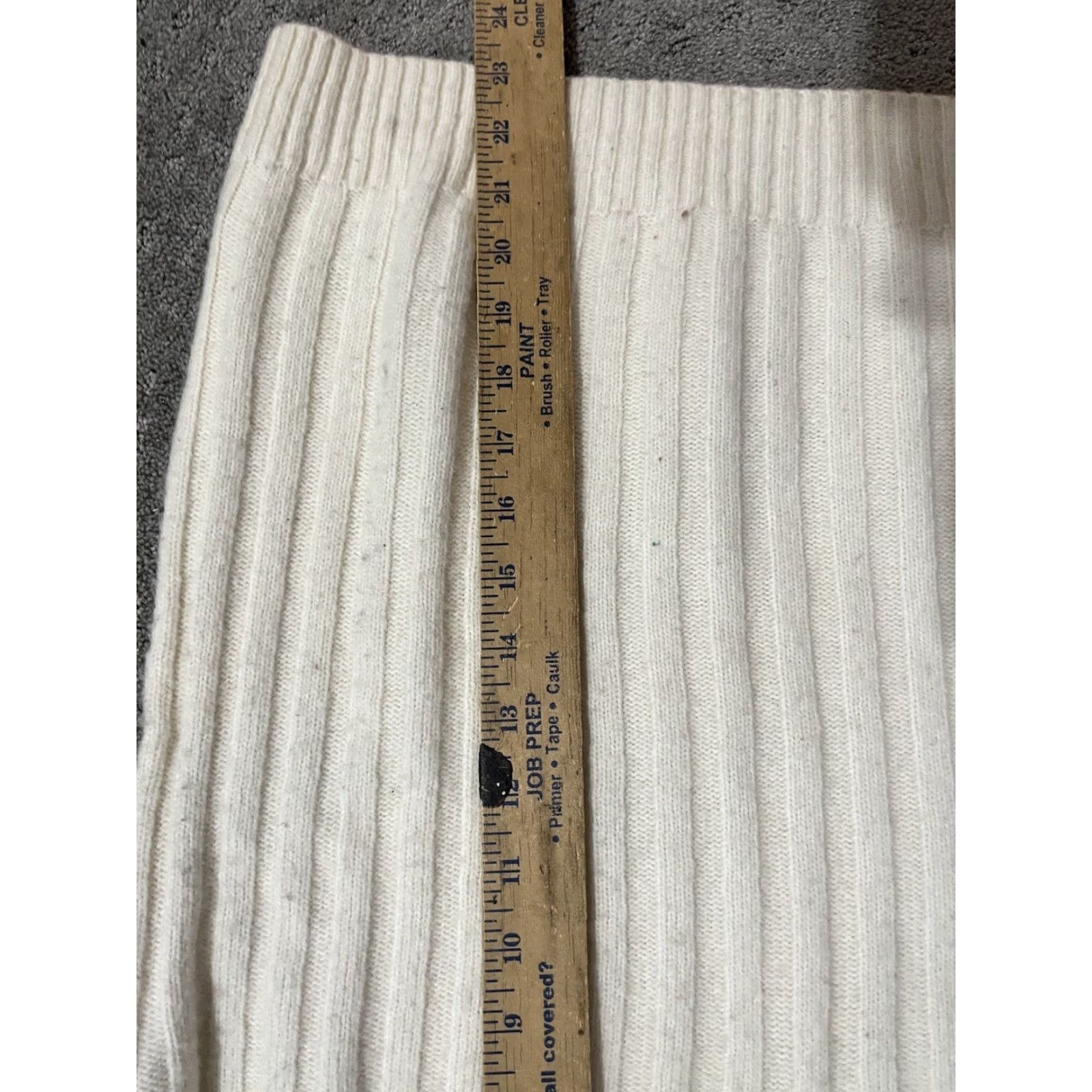 Gap VINTAGE Gap Pullover Sweater XS White Women V-Neck Ribbed Wool Blend Acrylic Polyester Spandex 45% 37% 15% 3% Size XS / US 0-2 / IT 36-38 - 6 Thumbnail