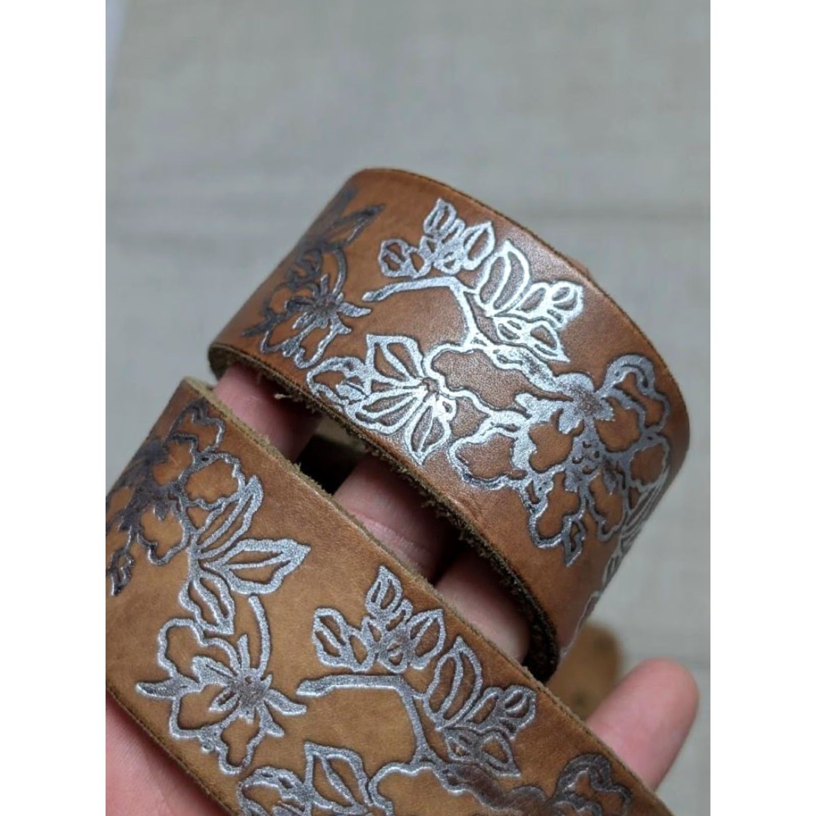 Lucky Brand VINTAGE Lucky Brand belt Leather floral COWHIDE brass buckle 30 brown Unisex Adults Small details included 90s Y2K Womens Mens Boys Girls Size 30 - 7 Thumbnail