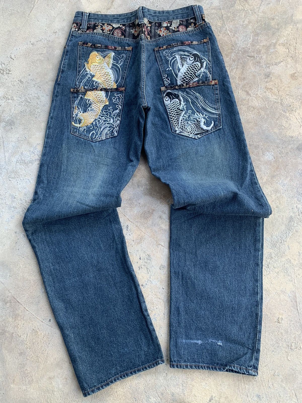 Distressed Sukajan jeans like karakuri tamashi Sukajan.