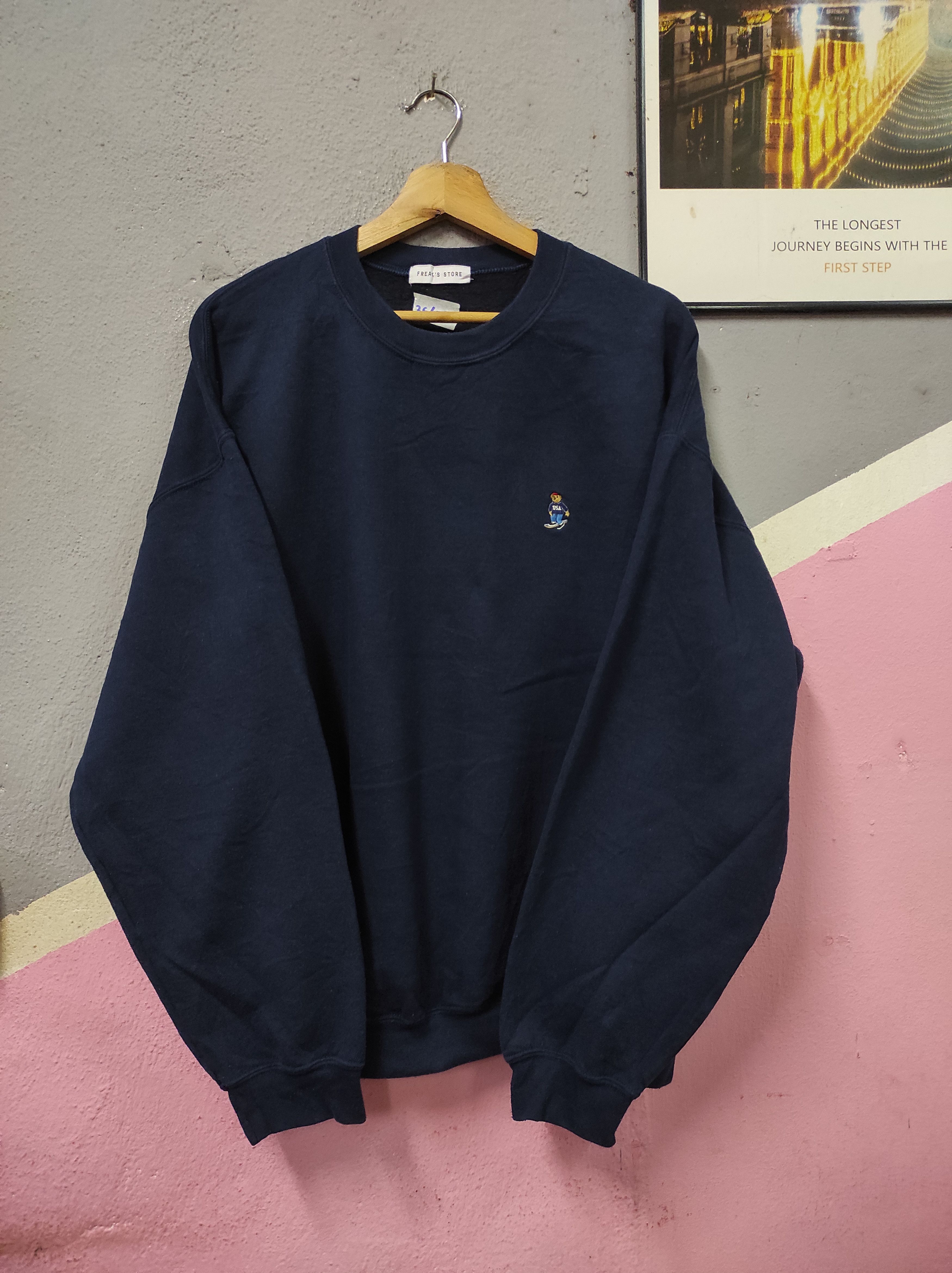 Japanese Brand FREAKS STORE USA BEAR EMBROIDERY LOGO SWEATSHIRT Size US XL / EU 56 / 4 - 1 Thumbnail