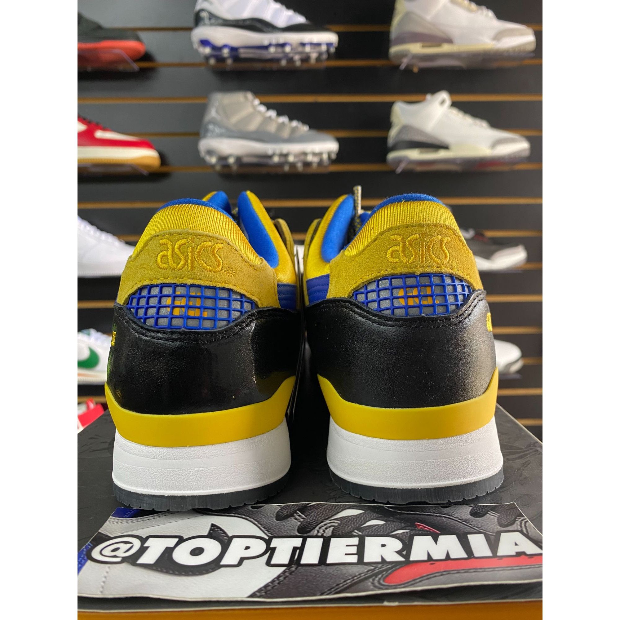 Asics × Kith × Marvel Comics ASICS GEL LYTE 3 X KITH X MARVEL REMASTERD WOLVERINE 1975 SZ Size US 9 / EU 42 - 4 Thumbnail