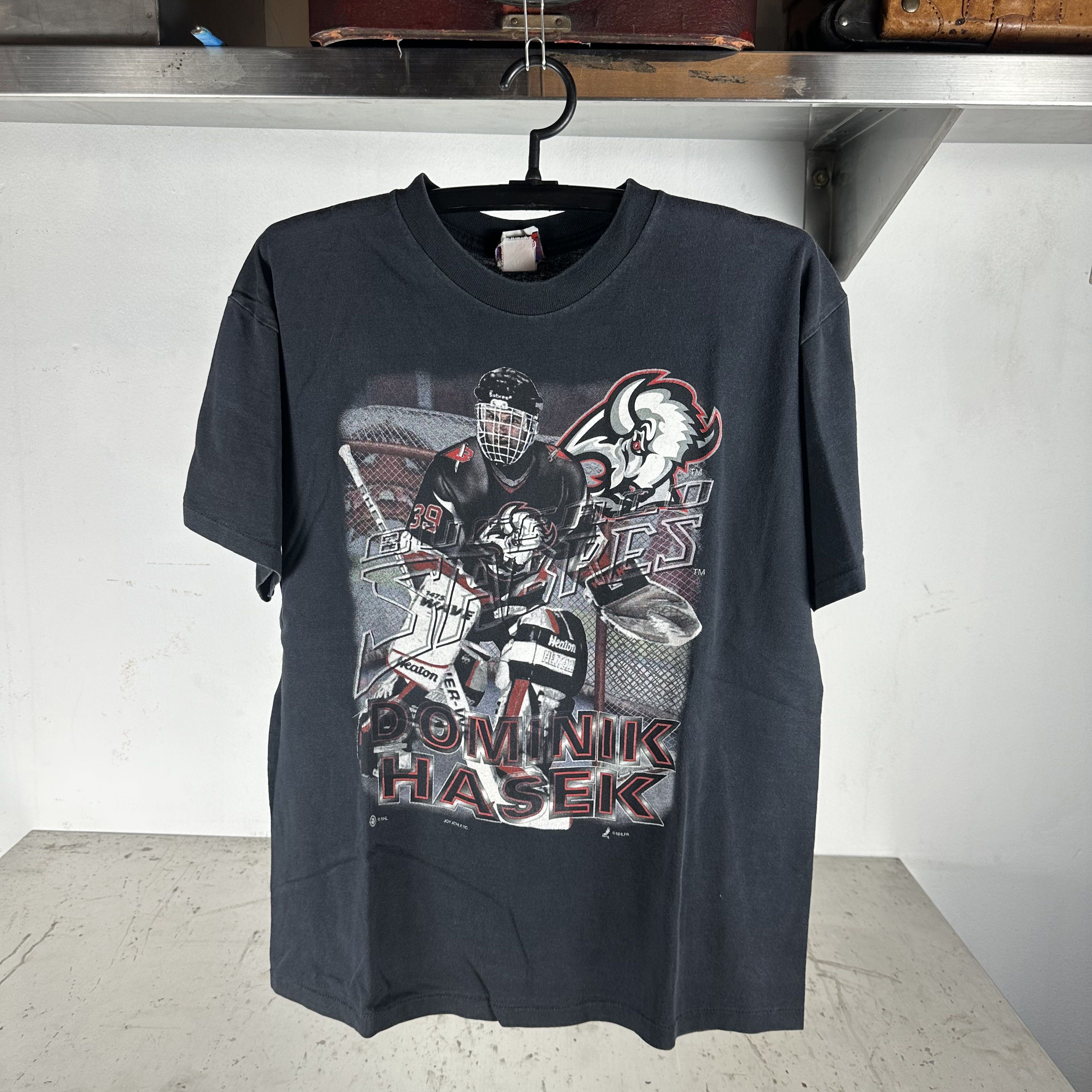 Vintage ​90s Dominik Hasek Buffalo Sabres NHL Graphic T-shirt Size US XL / EU 56 / 4 - 1 Thumbnail