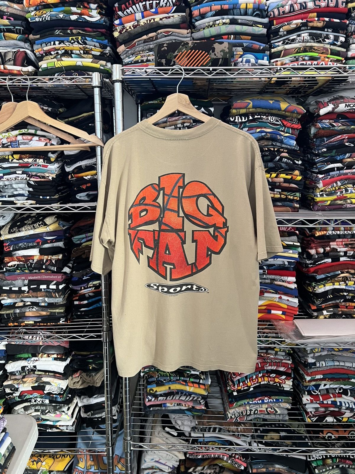 Bugle Boy 1997 Big Fan Sports Basketball NBA Boxy Tee 90s Size US XL / EU 56 / 4 - 1 Thumbnail