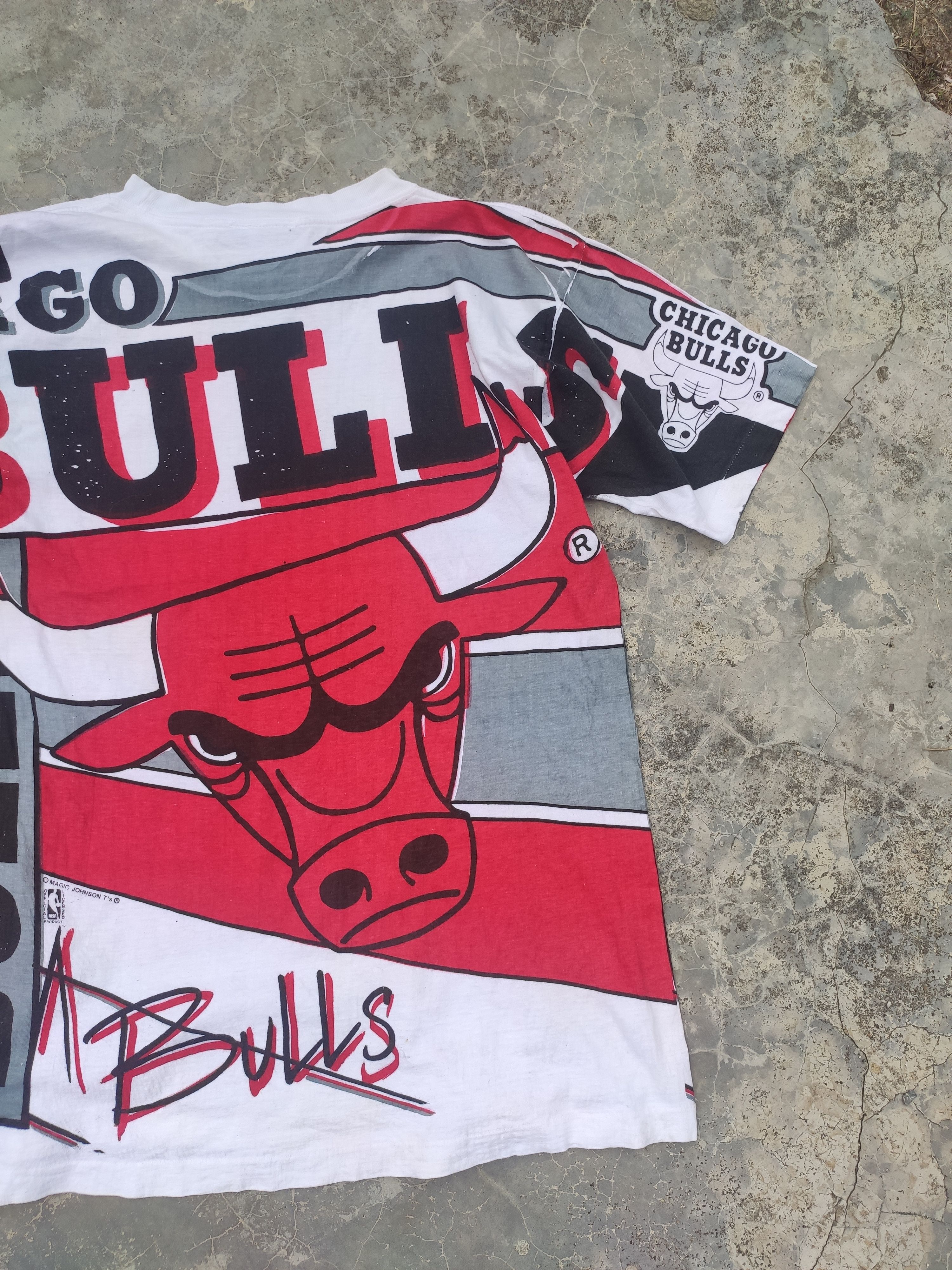 NBA 🔥 Vtg 90s Vintage Chicago Bulls Magic Johnson t shirt NBA Size US M / EU 48-50 / 2 - 6 Thumbnail