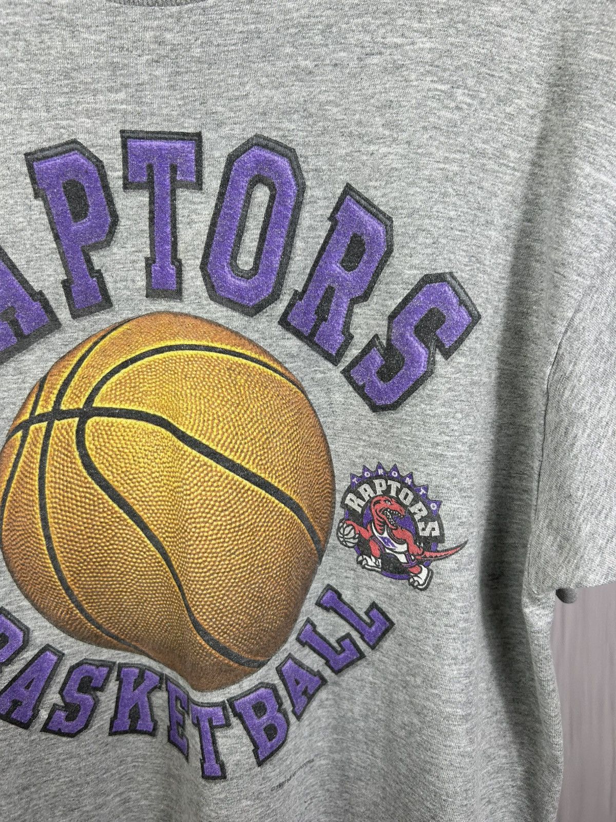 NBA Vintage 1997 Raptors Basketball NBA T-Shirt Size L Size US L / EU 52-54 / 3 - 9 Thumbnail
