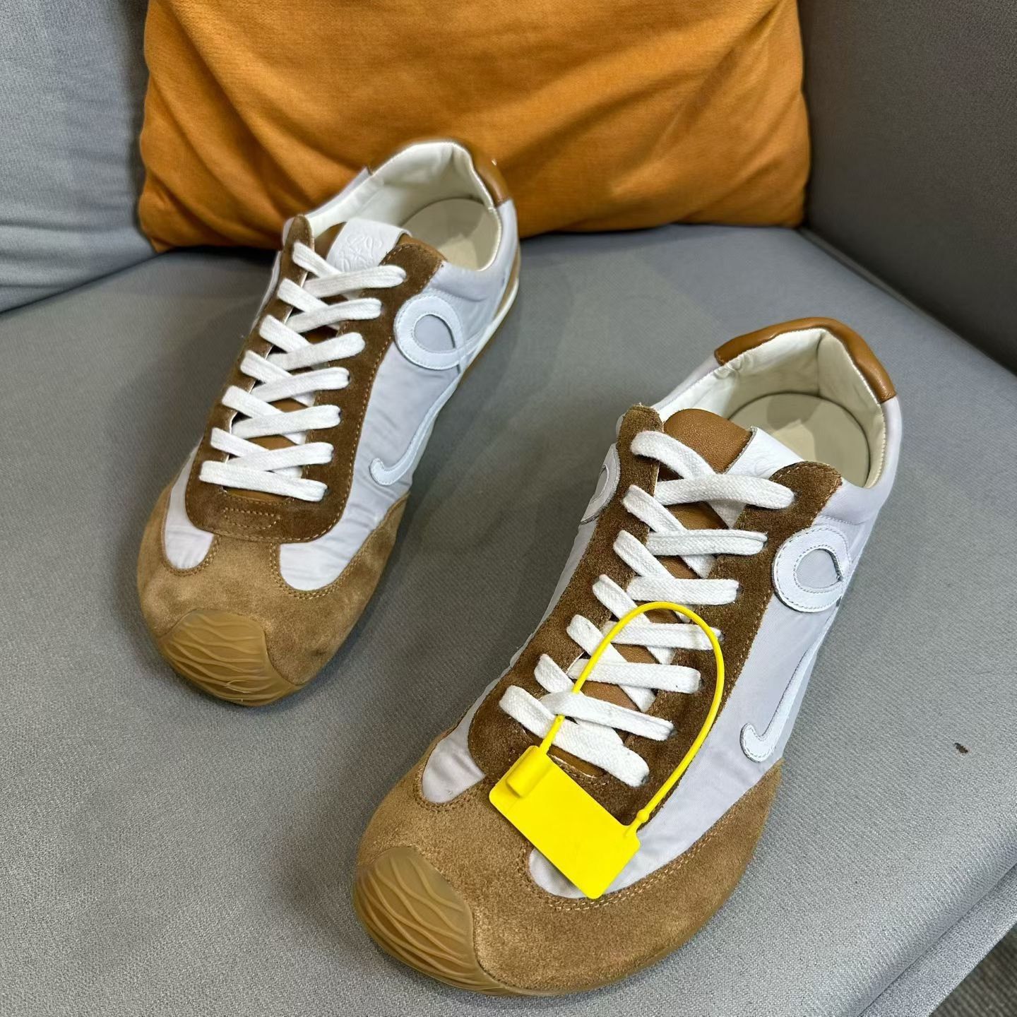 Loewe Loewe Running White Lowtop Sneakers 10 Men Size US 10 / EU 43 - 1 Thumbnail