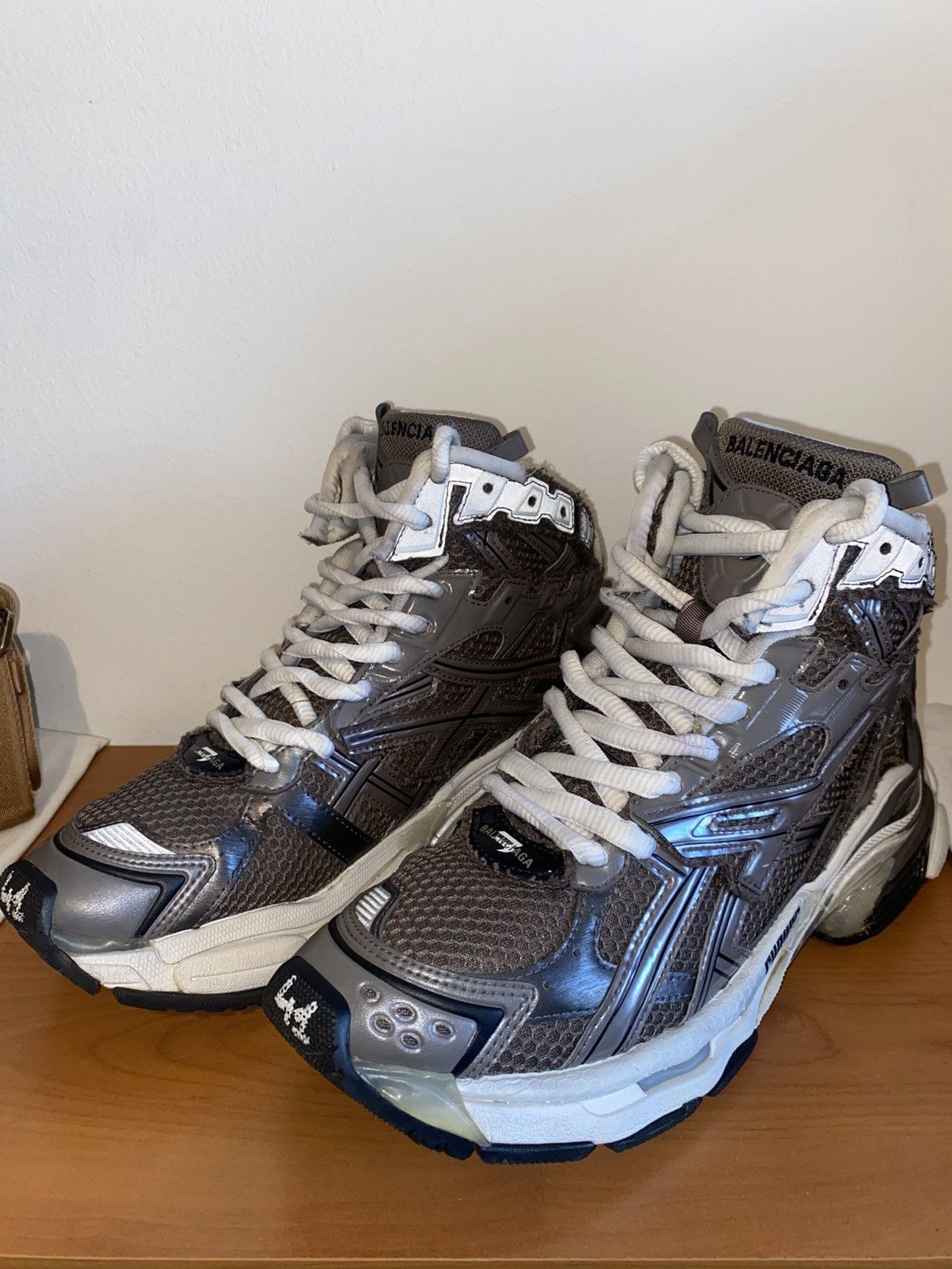 Balenciaga Balenciaga Runner High Top Medium Grey Size US 8.5 / EU 41-42 - 9 Thumbnail