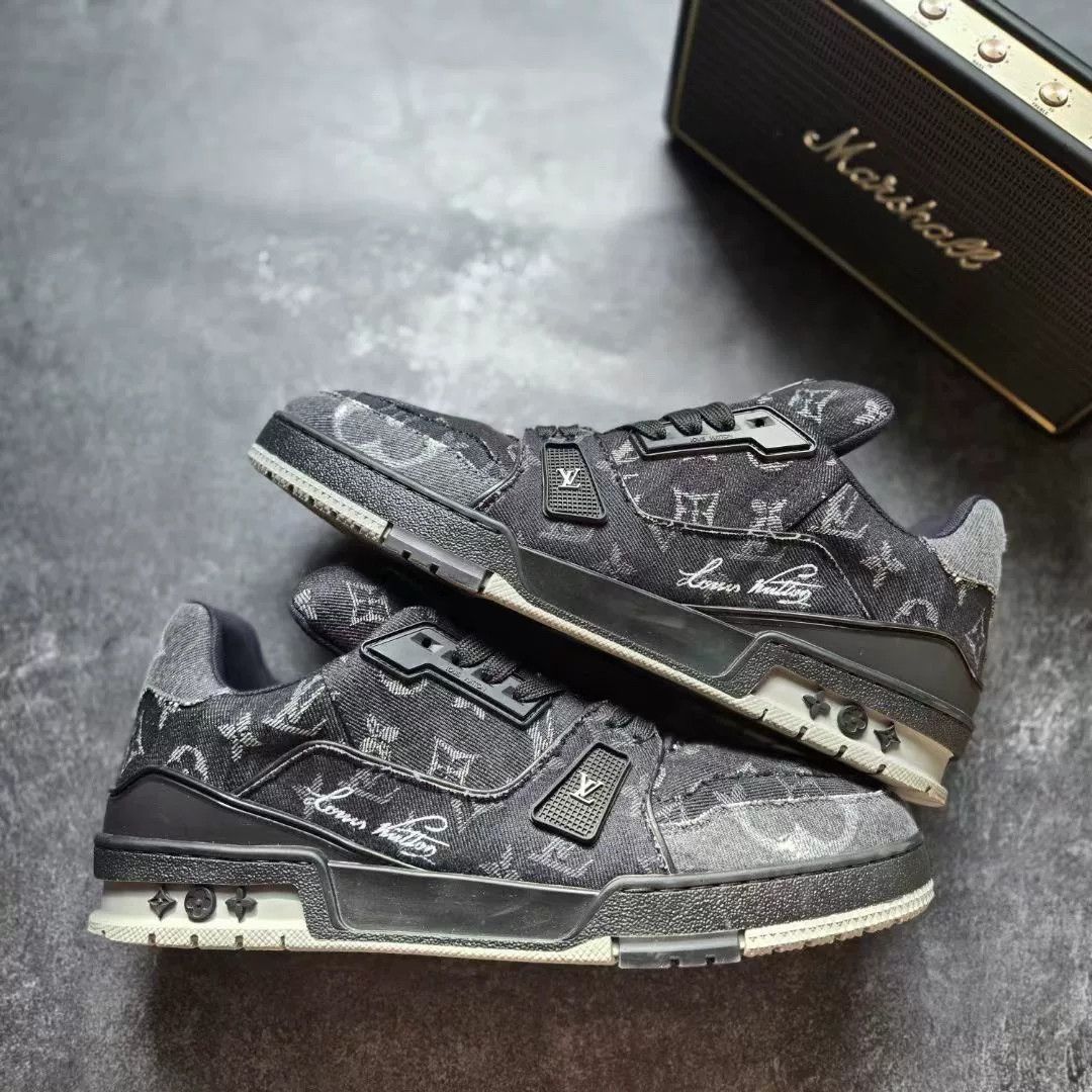 Louis Vuitton Louis Vuitton Training Gray Lowtop Sneakers 9 Men Size US 9 / EU 42 - 1 Thumbnail