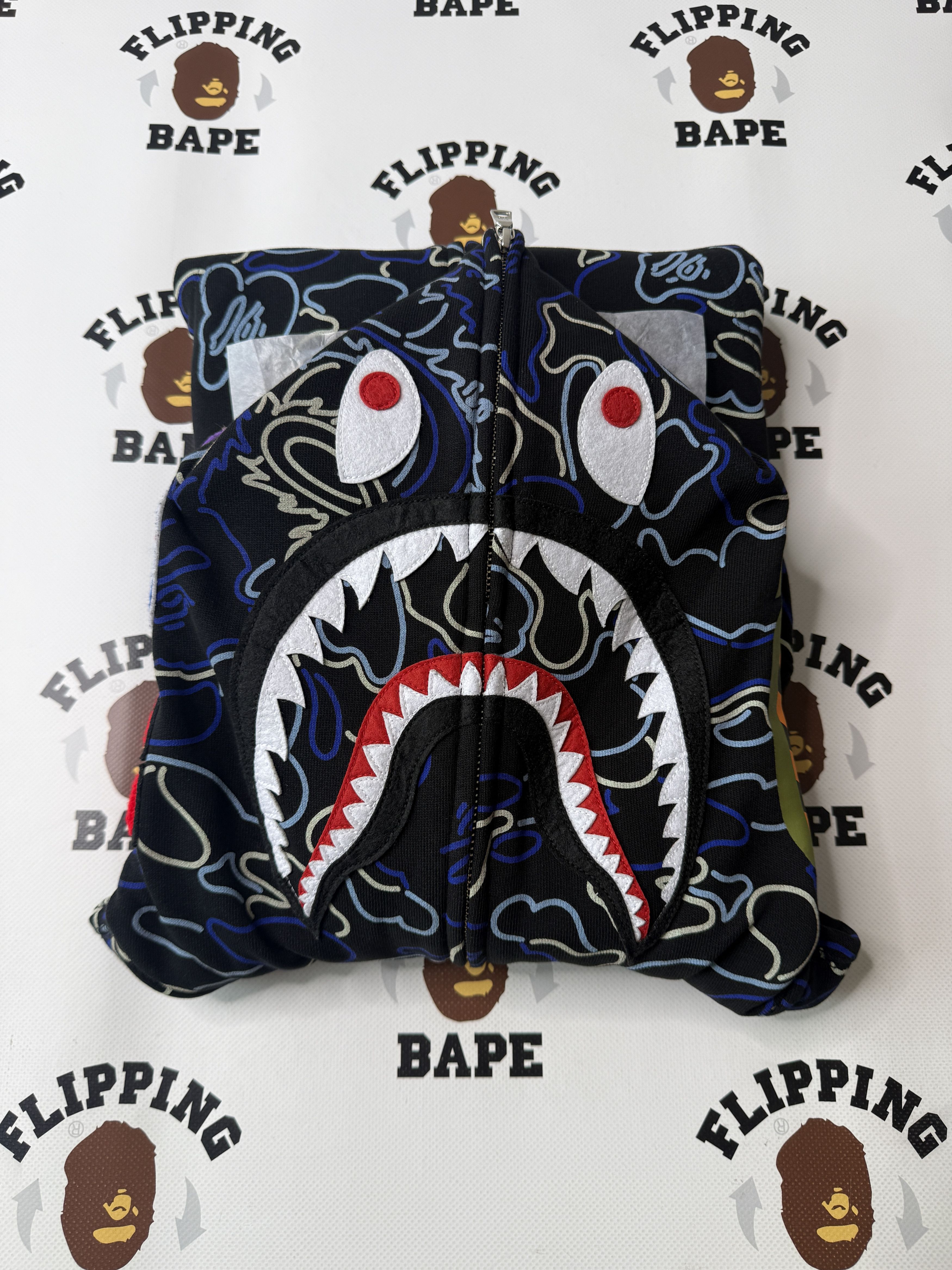 Bape BAPE X 88RISING GLOW IN THE DARK CAMO SHARK FULL ZIP HOODIE Size US L / EU 52-54 / 3 - 17 Thumbnail