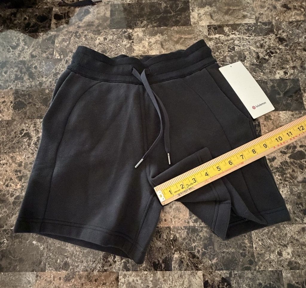 Lululemon LULULEMON SCUBA HIGH RISE SHORT 5” BLACK COLOR SIZE 2 NWT Size 26" / US 2 / IT 38 - 4 Thumbnail