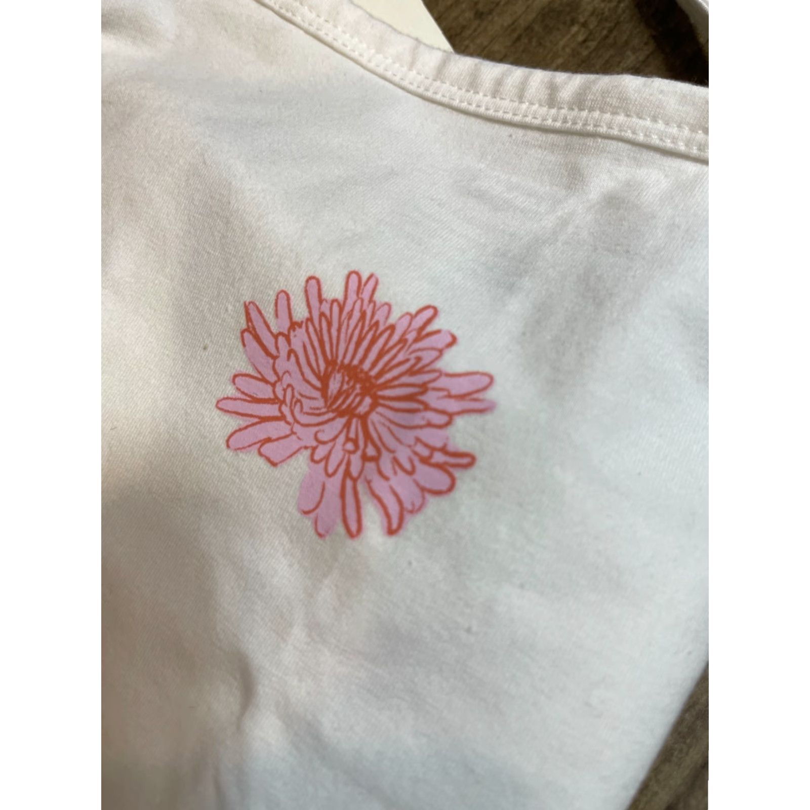 Levi's Levi's Crop Top Womens L White Spell Out Logo Flower Shirt Tank Top L White Women's Crop Top Size L / US 10 / IT 46 - 5 Thumbnail
