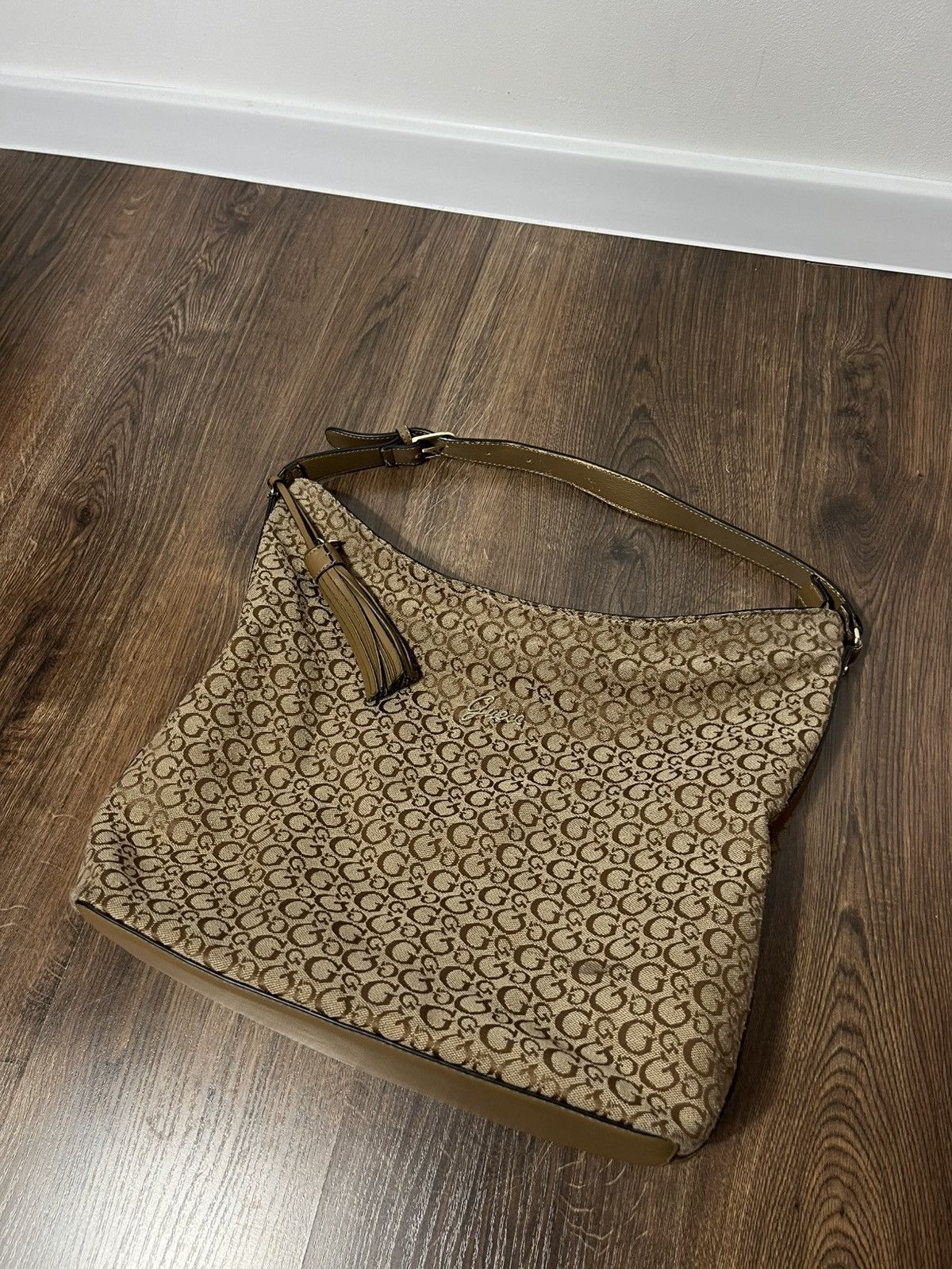 Guess × Vintage Y2K GUESS Monogram Shoulder Bag with Adjustable Strap Size ONE SIZE - 10 Thumbnail