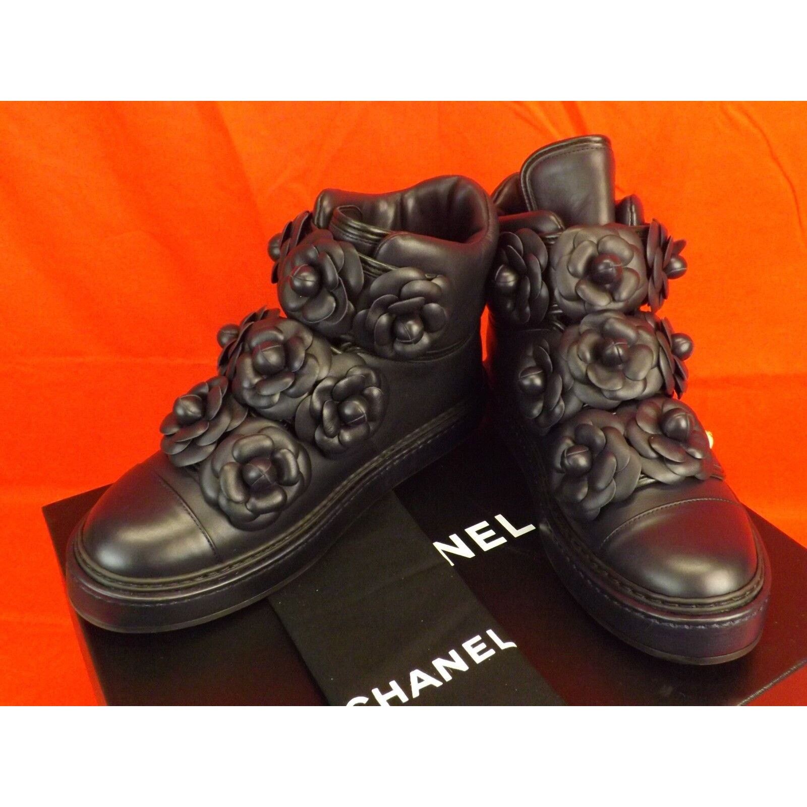 Chanel NAVY LEATHER CAMELLIA FLOWERS PEARLS CC G31628 SNEAKERS 37.5 Size US 7.5 / IT 37.5 - 6 Thumbnail