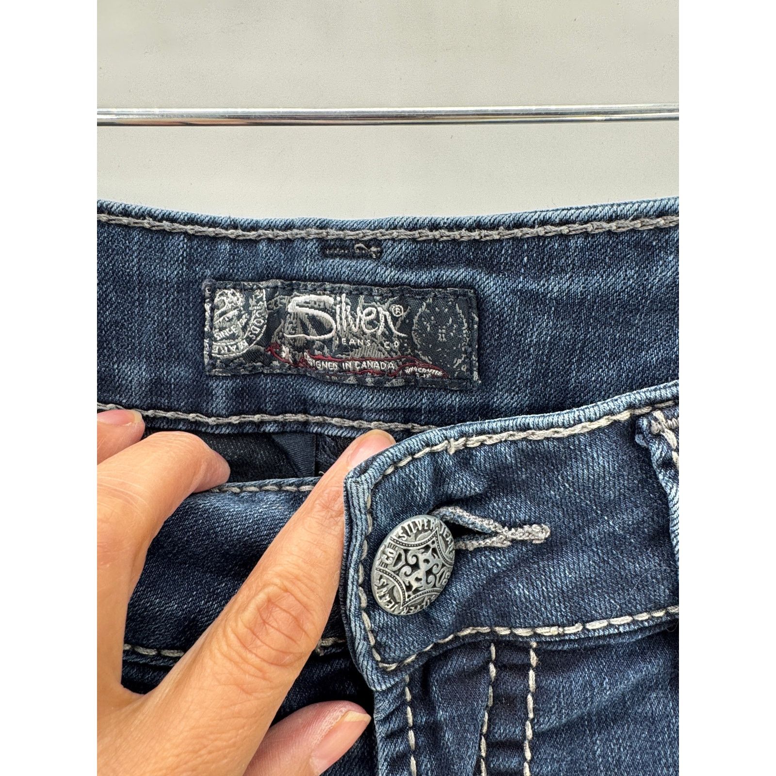 Silver Jeans Co. Silver Jeans suki mid rise straight dark wash size 31x32 Size 31" - 4 Thumbnail