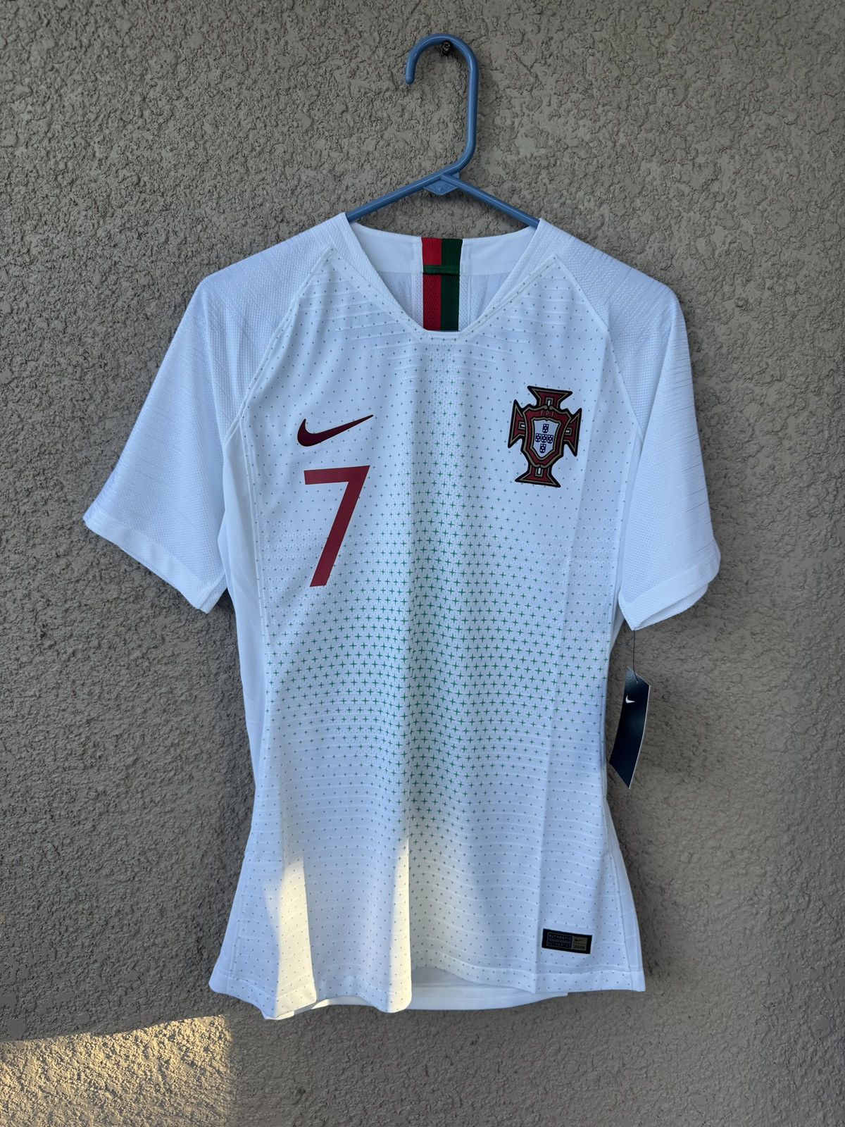 Nike 2018 Portugal Away Player Issue Ronaldo Size M CR7 Size US M / EU 48-50 / 2 - 2 Thumbnail