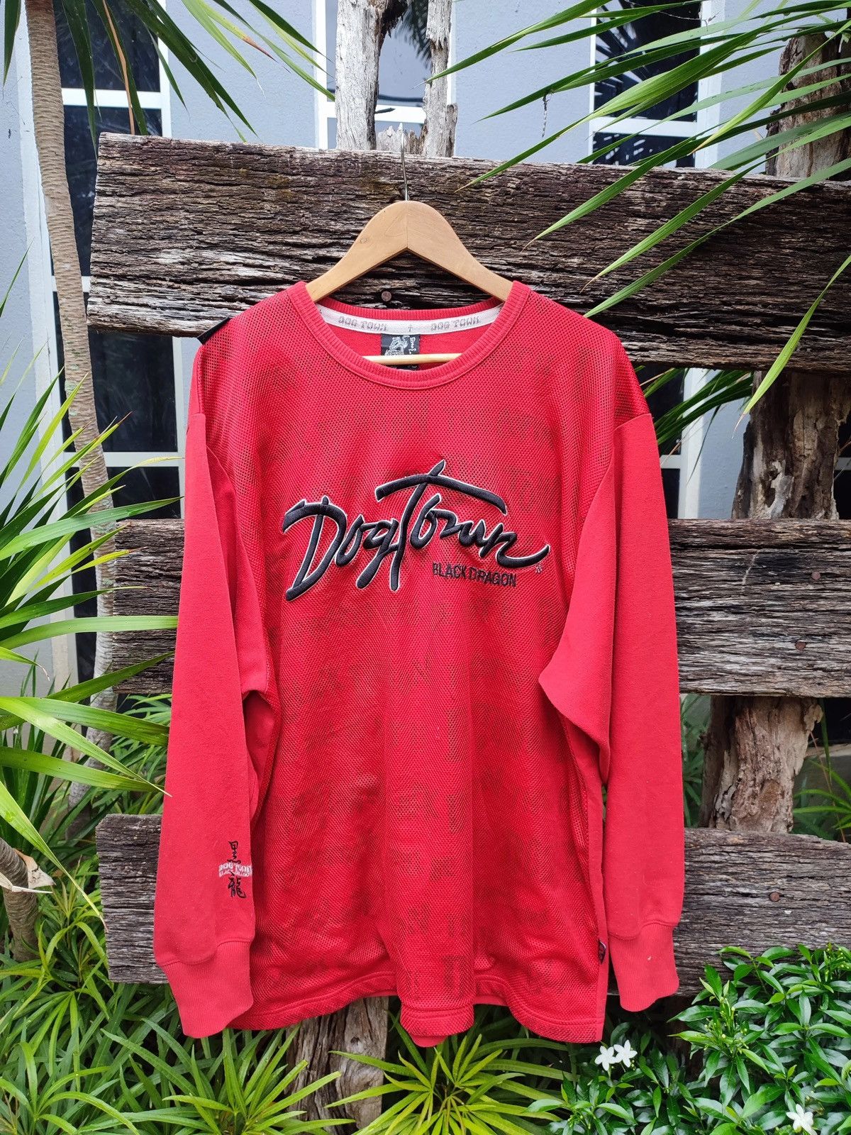 Dogtown × Japanese Brand Dogtown Black Dragon Mesh-Overlay Crewneck Bold Graphic Red Size US L / EU 52-54 / 3 - 1 Thumbnail