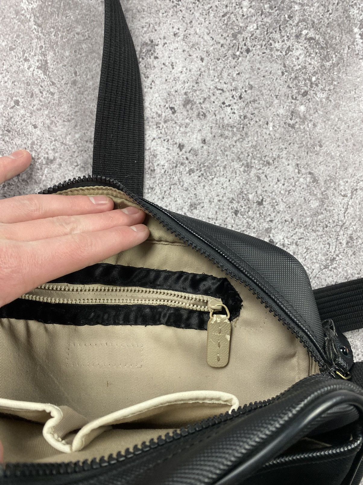 Lacoste Vintage Lacoste big logo Messenger Bag supreme style rareY2k Size ONE SIZE - 13 Thumbnail