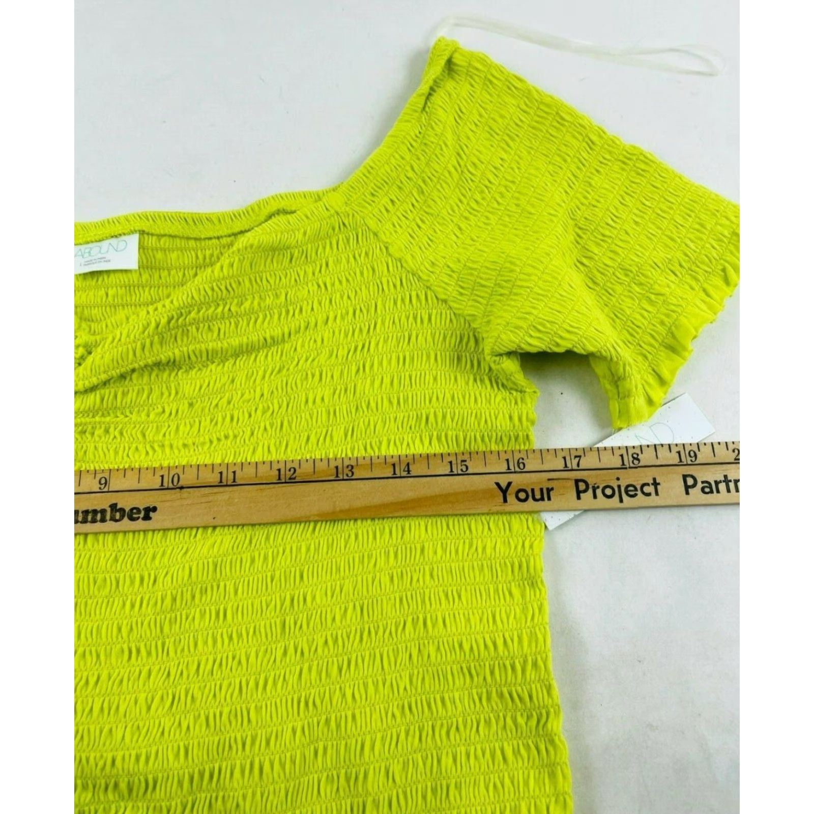 Vintage ABOUND T-shirt Women's L Neon Green Smocked Off Shoulder Crop top NWT Size L / US 10 / IT 46 - 3 Thumbnail