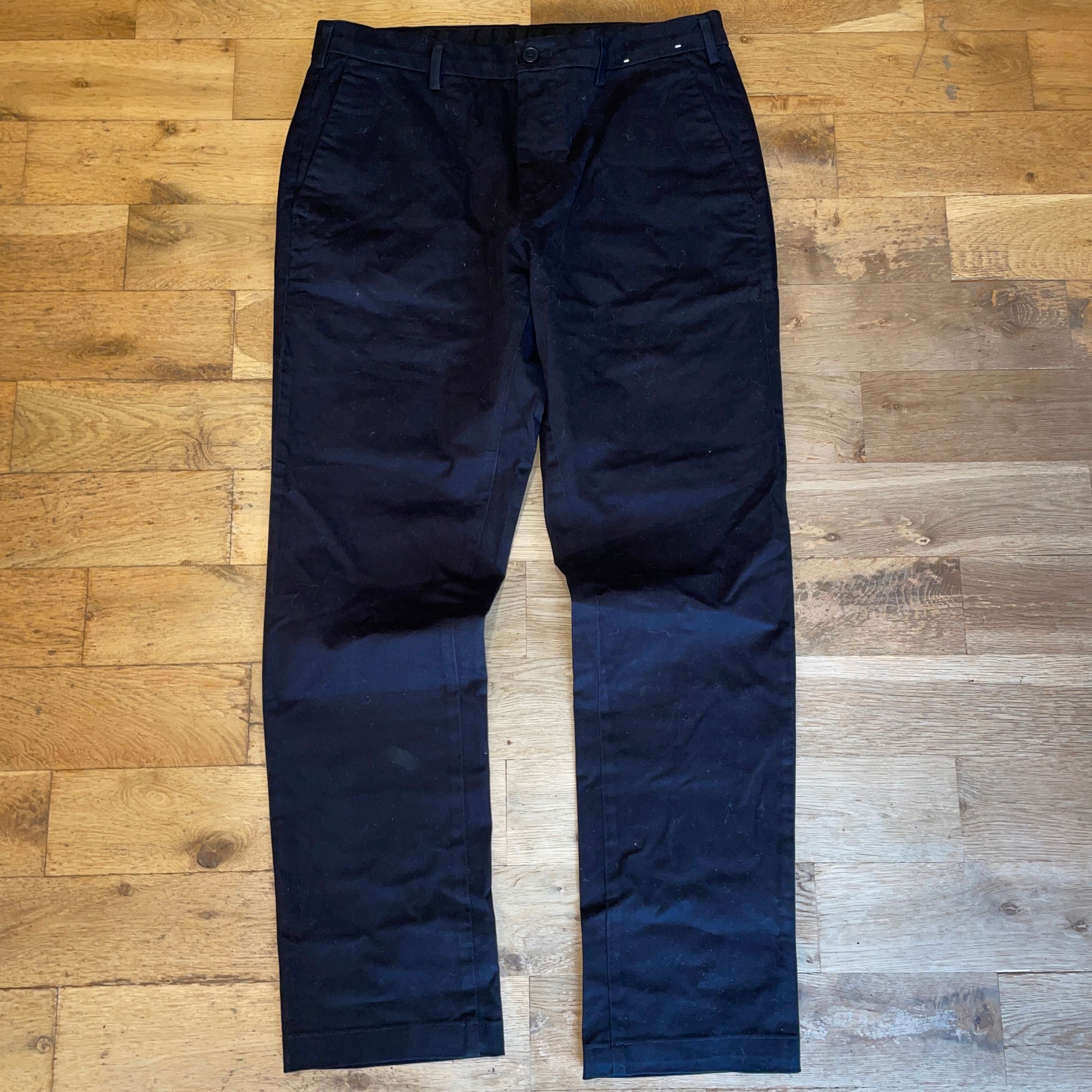 Uniqlo UNIQLO MEN'S FASHIONABLE CHINOS PANTS, 32 L 34 Size US 32 / EU 48 - 1 Thumbnail