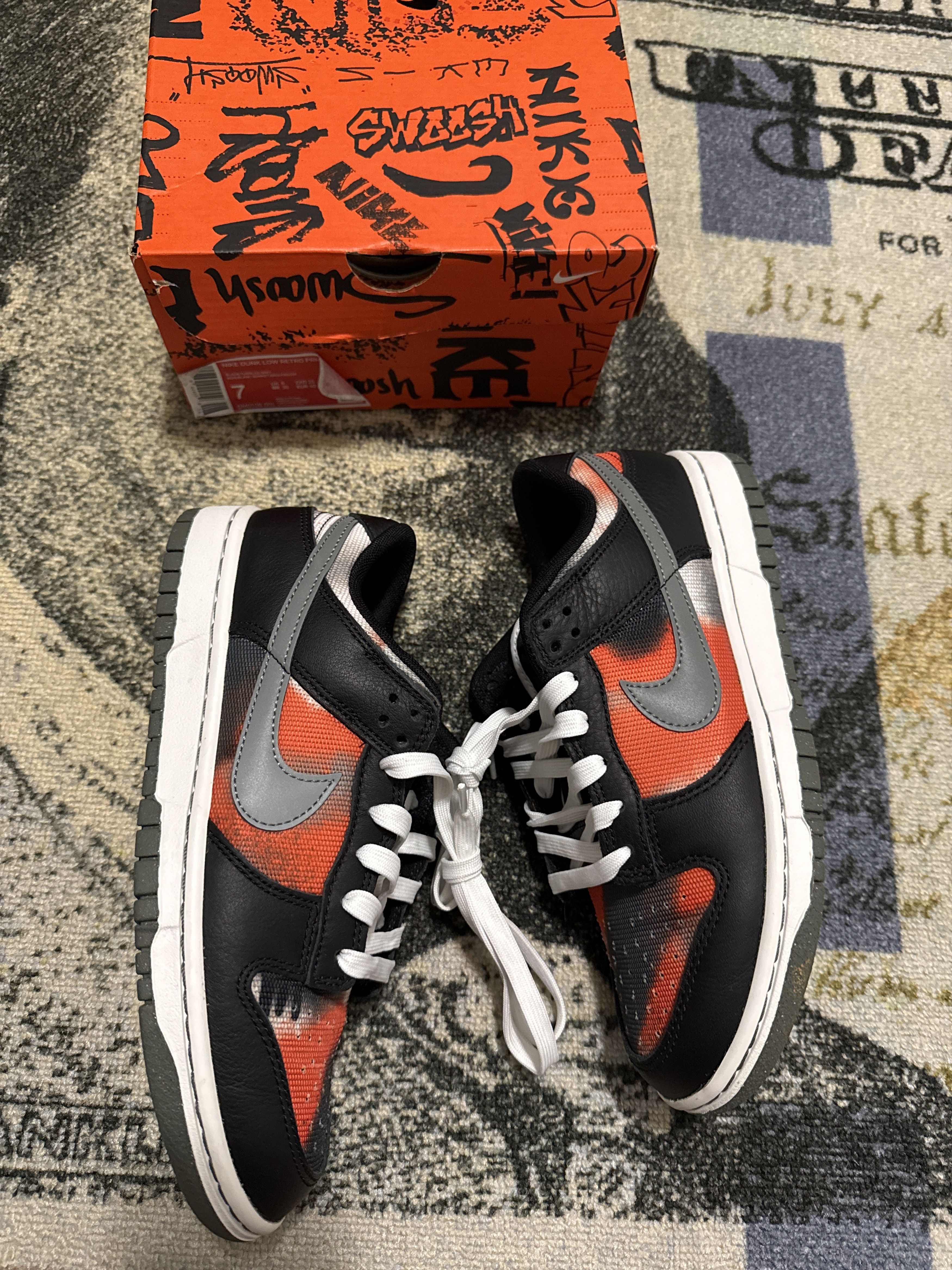 Nike Nike dunk low graffiti Size US 7 / EU 40 - 2 Thumbnail