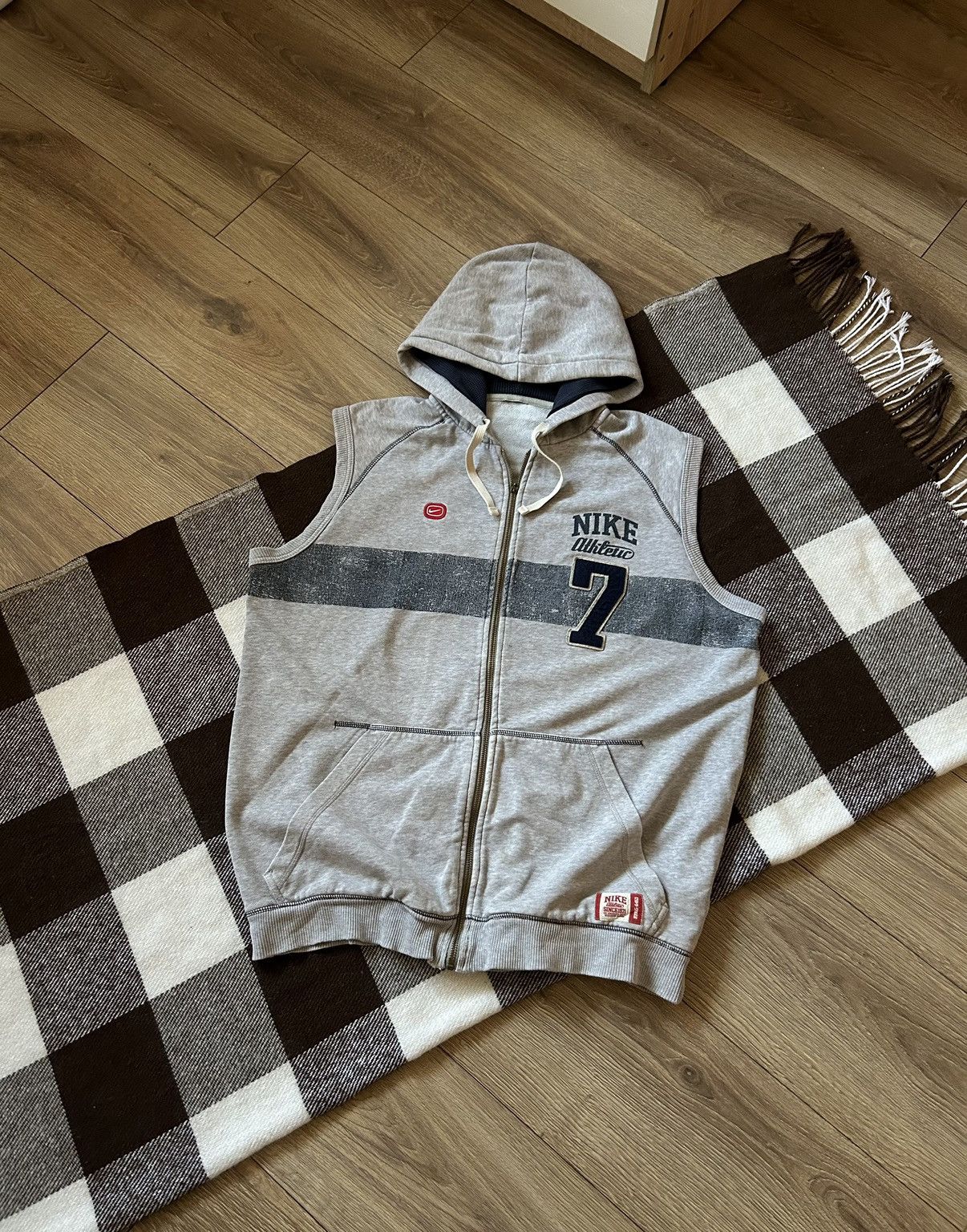Nike × Vintage Vintage Nike Big logo y2k cotton vests Size US L / EU 52-54 / 3 - 2 Thumbnail