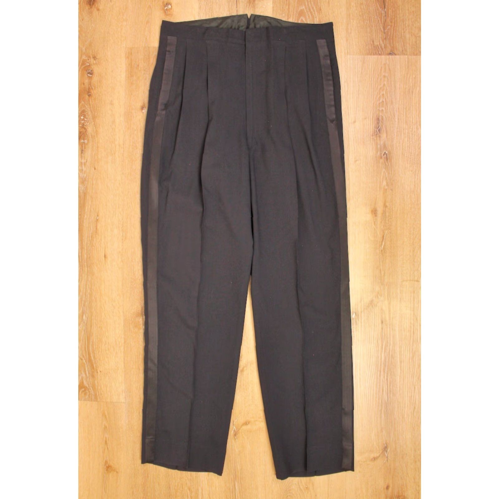 Vintage VINTAGE Men's VTG 50s Black & White 2 PC Tuxedo / Suit Sz M 1950s Tux Jacket Pants Mens Size 40R - 7 Thumbnail