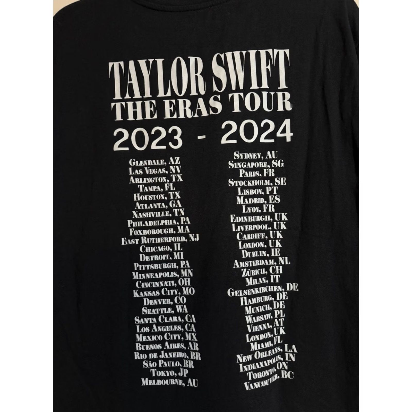 Vintage Taylor Swift The Eras Black Tour Shirt L Unisex Adults Black 23-24 Mens/Womens Size US L / EU 52-54 / 3 - 6 Thumbnail