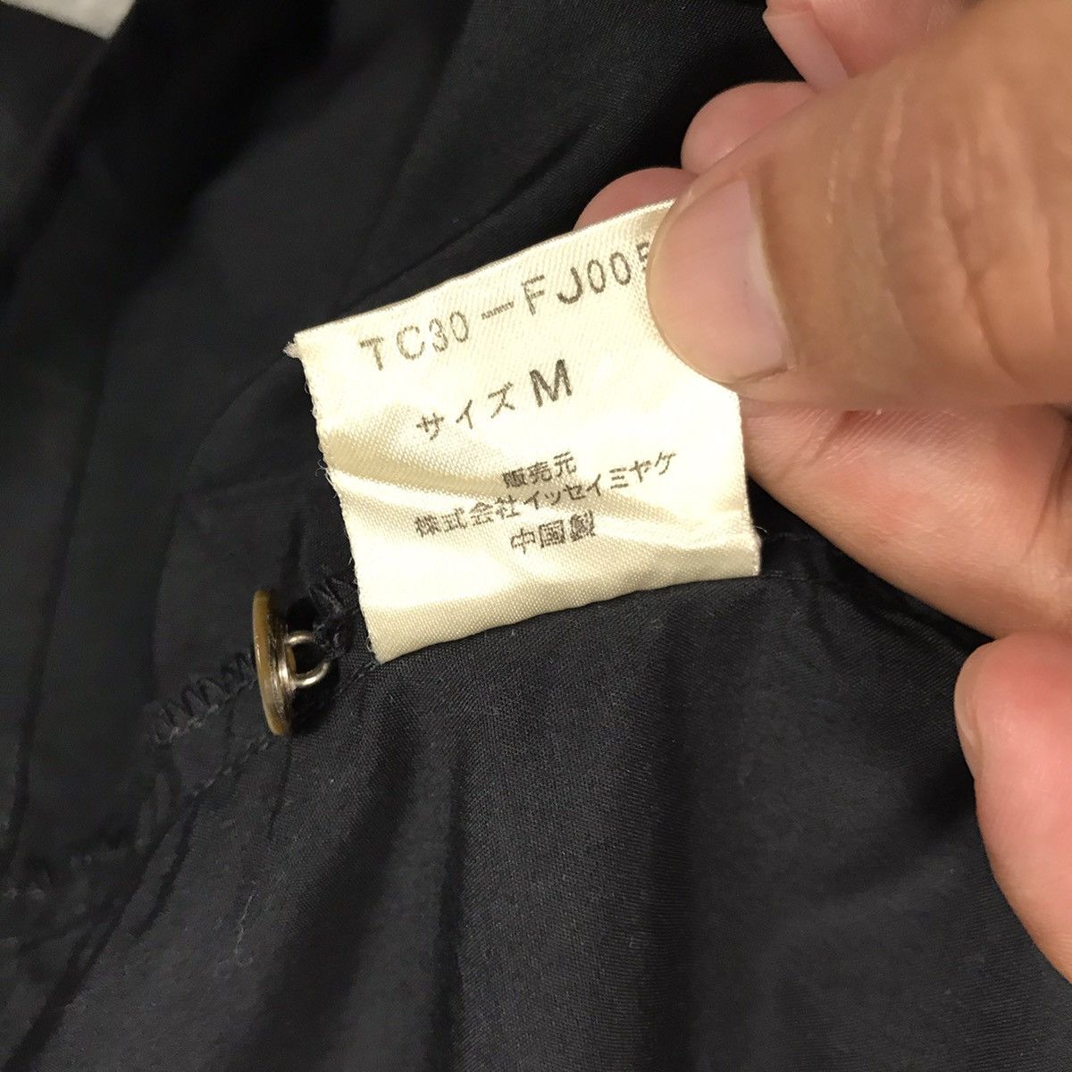 Issey Miyake TSUMORI CHISATO BY ISSEY MIYAKE BUTTON UP BLACK SHIRT Size M / US 6-8 / IT 42-44 - 10 Thumbnail