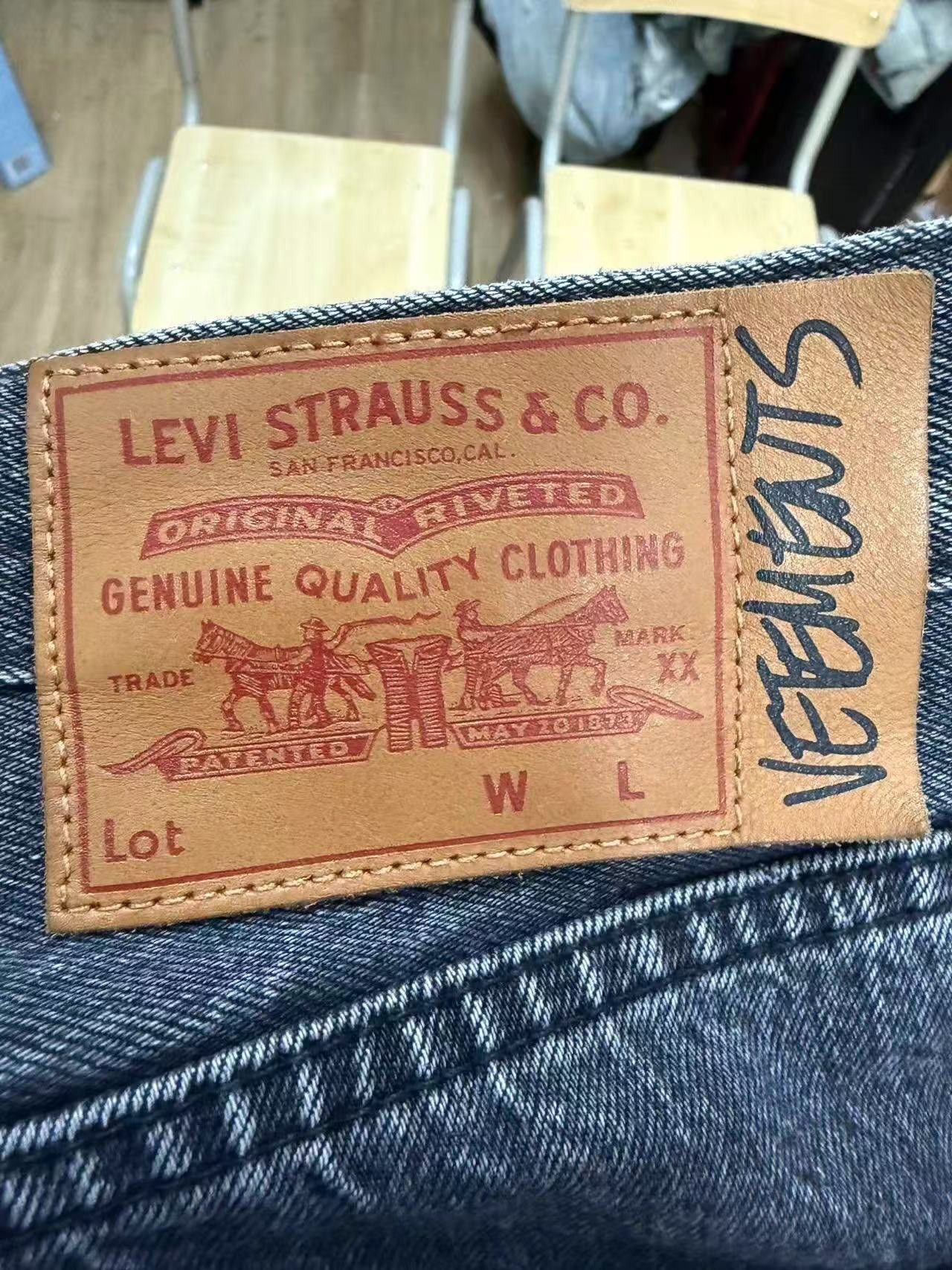 Vetements Vetements 18fw Levis Size US 30 / EU 46 - 2 Thumbnail