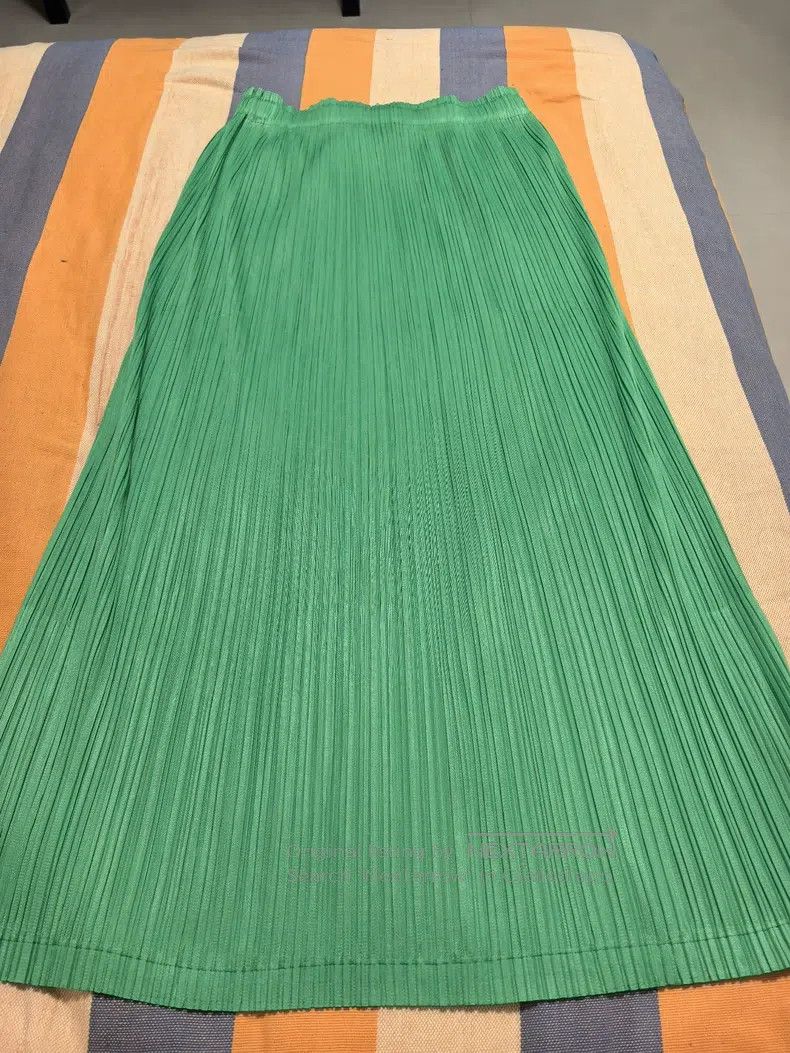 Issey Miyake Issey Miyake size:3 Green Pleated Midi Skirt Size 22" - 2 Thumbnail