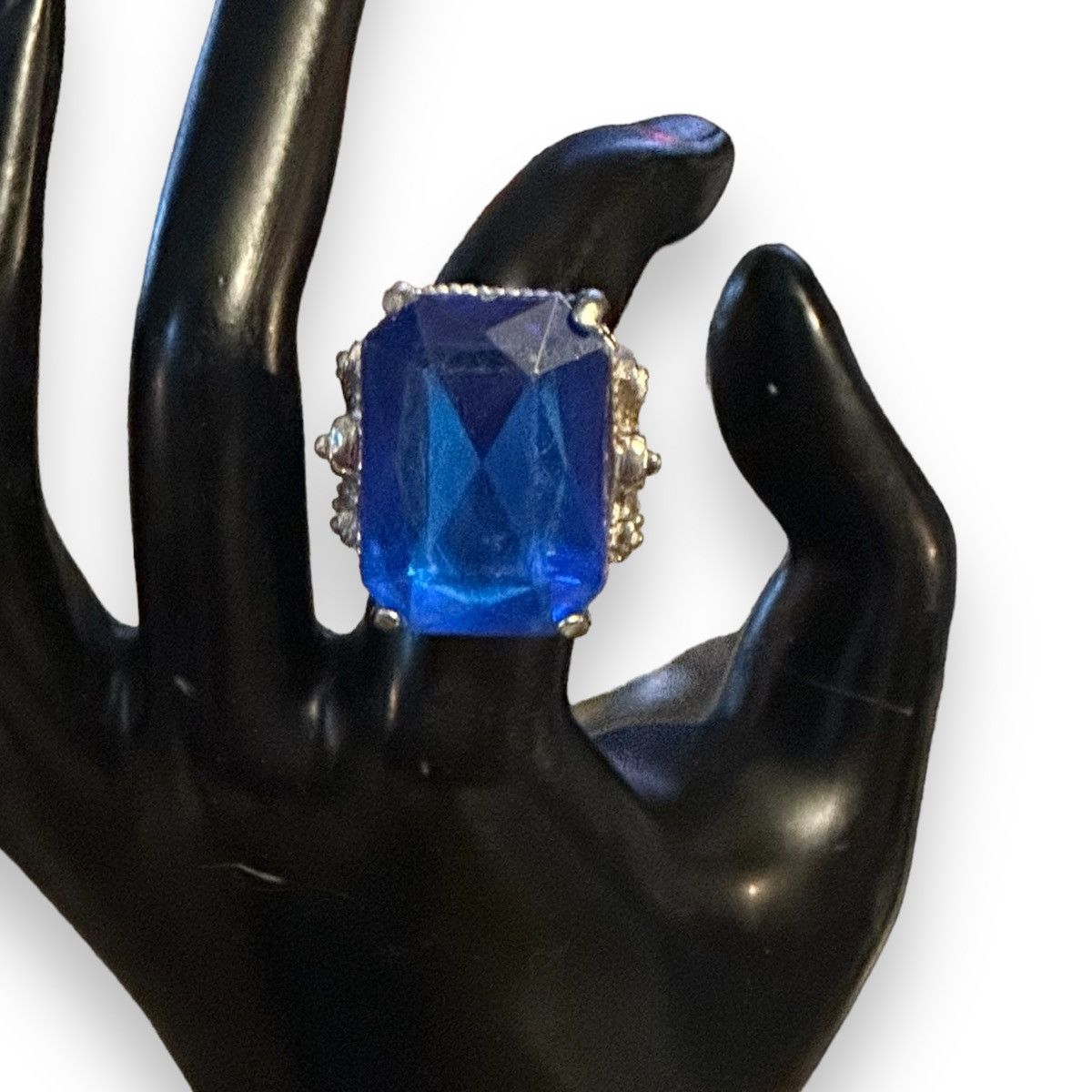 Vintage Vintage large blue gemstone cocktail ring Size ONE SIZE - 2 Thumbnail