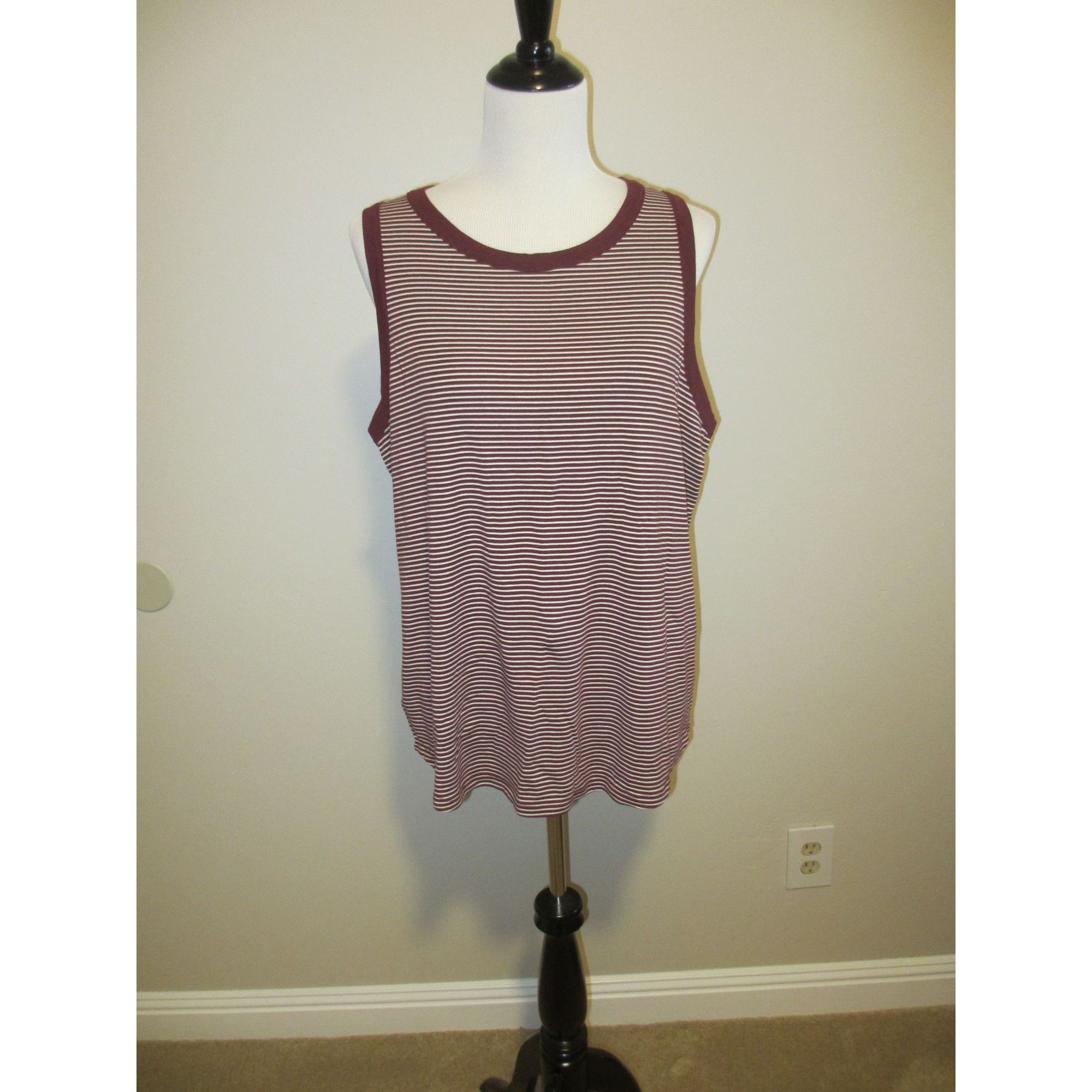 Old Navy Old Navy Classic Striped Sleeveless Tank Top Red & White XXL Size XXL / US 16-18 / IT 52-54 - 1 Thumbnail